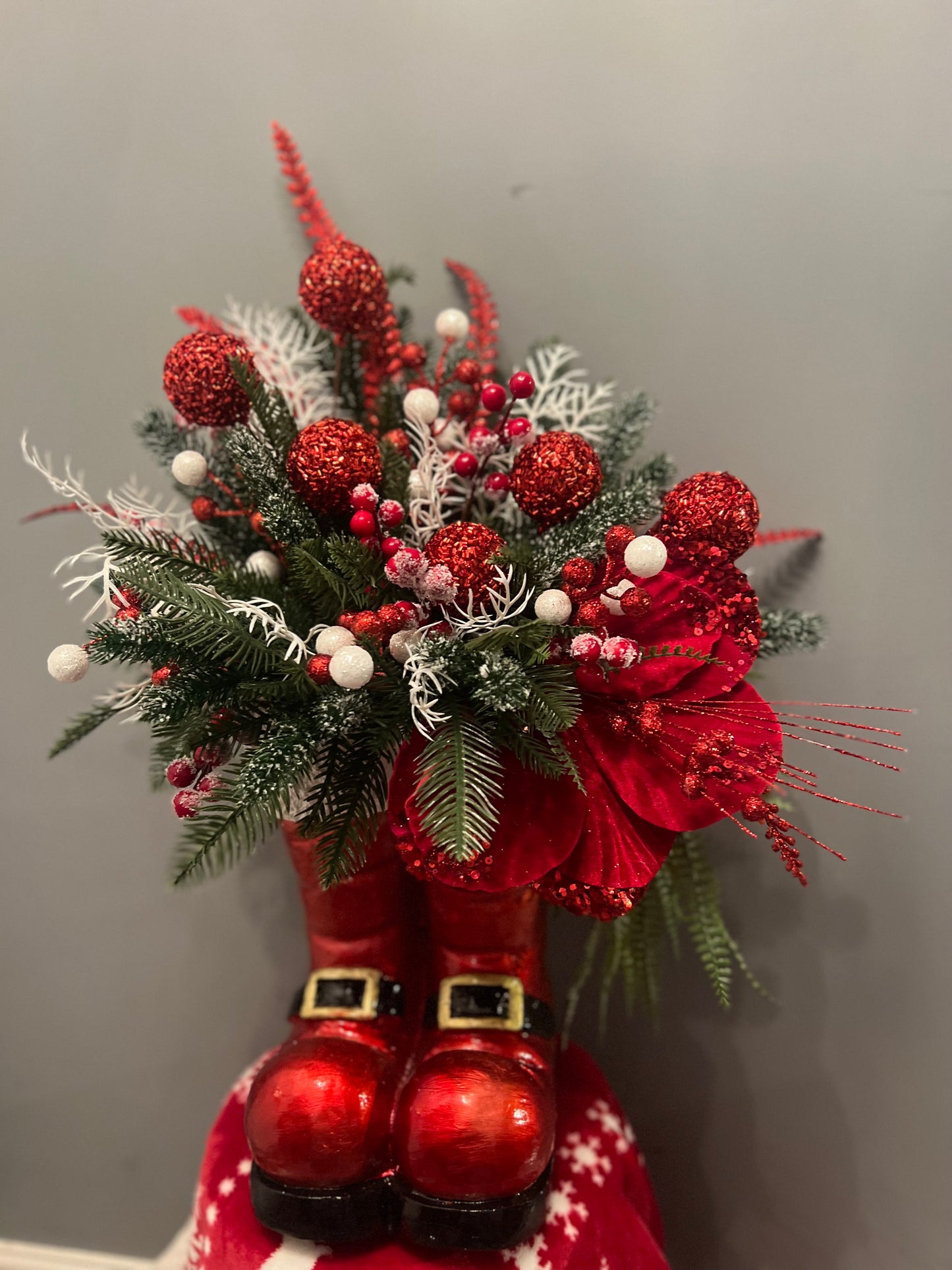 60cm POT SANTA BOOT FLORAL DISPLAY