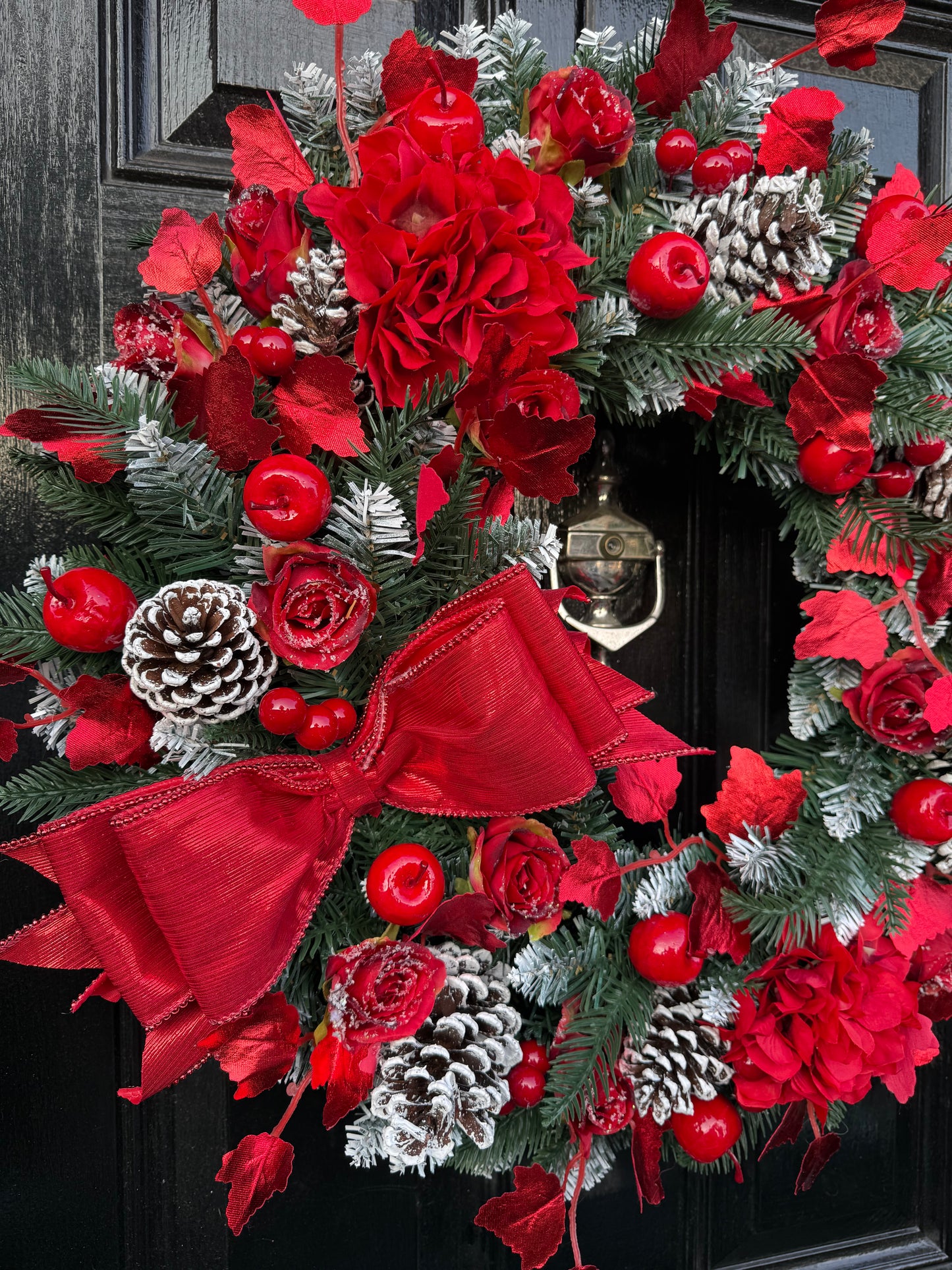 65CM DELUXE FOLIAGE RED TRADITIONAL APPLE FROSTED ROSE WREATH - IMMEDIATE DISPATCH