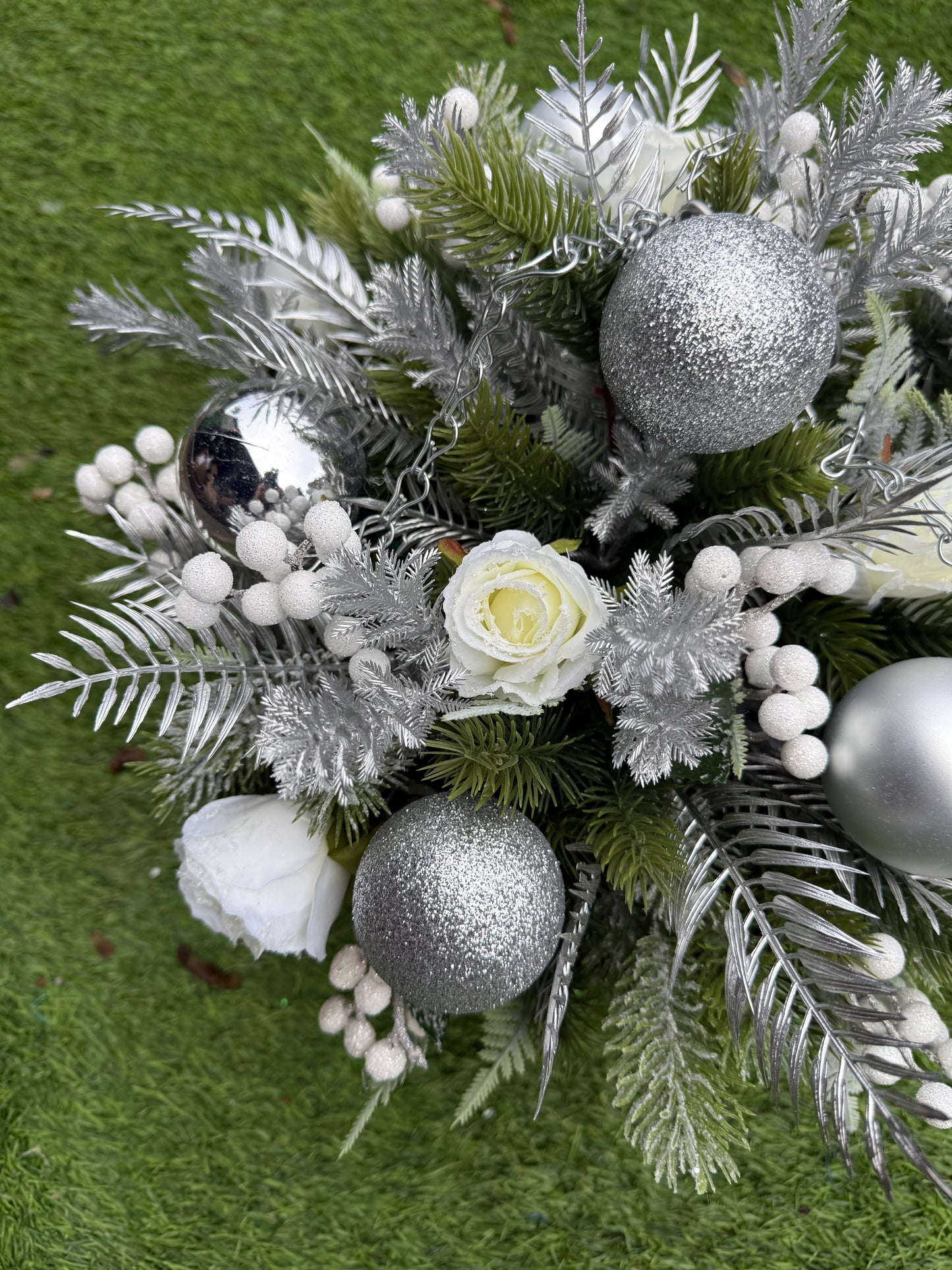 DESPATCH WITHIN 7 DAYS - 12inch ROUND WHITE SILVER WINTER  TRADITIONAL CHRISTMAS HANGING BASKET