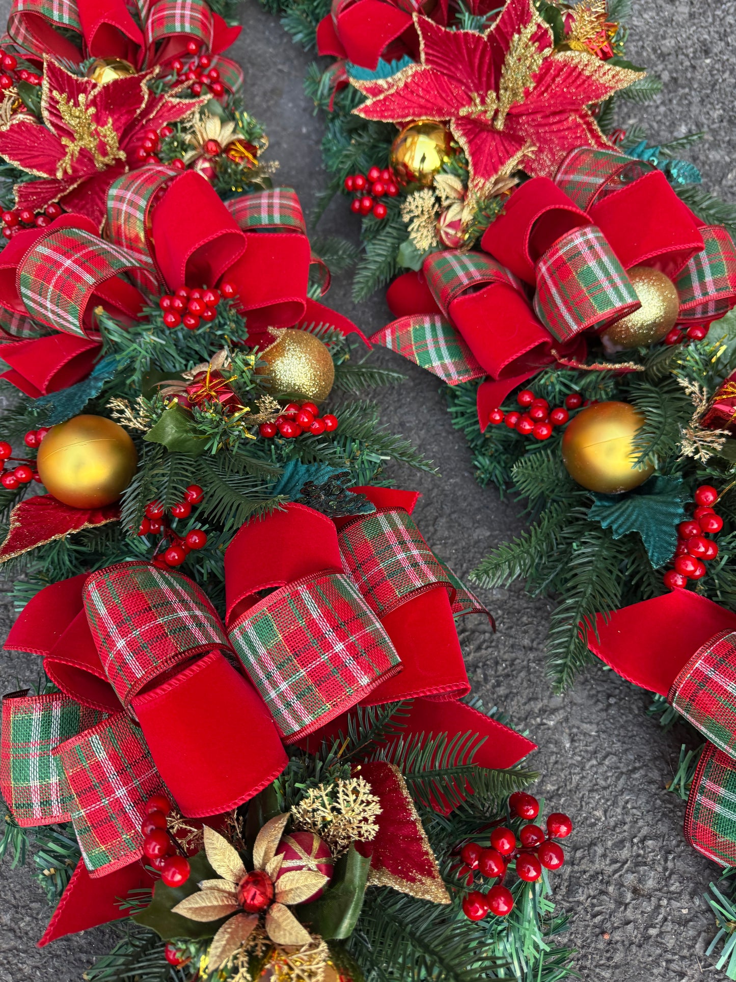 DELUXE TRADITIONAL RED GREEN GOLD 1.35metre GARLAND - PRE ORDER DESPATCH EARLY TO MID OCTOBER