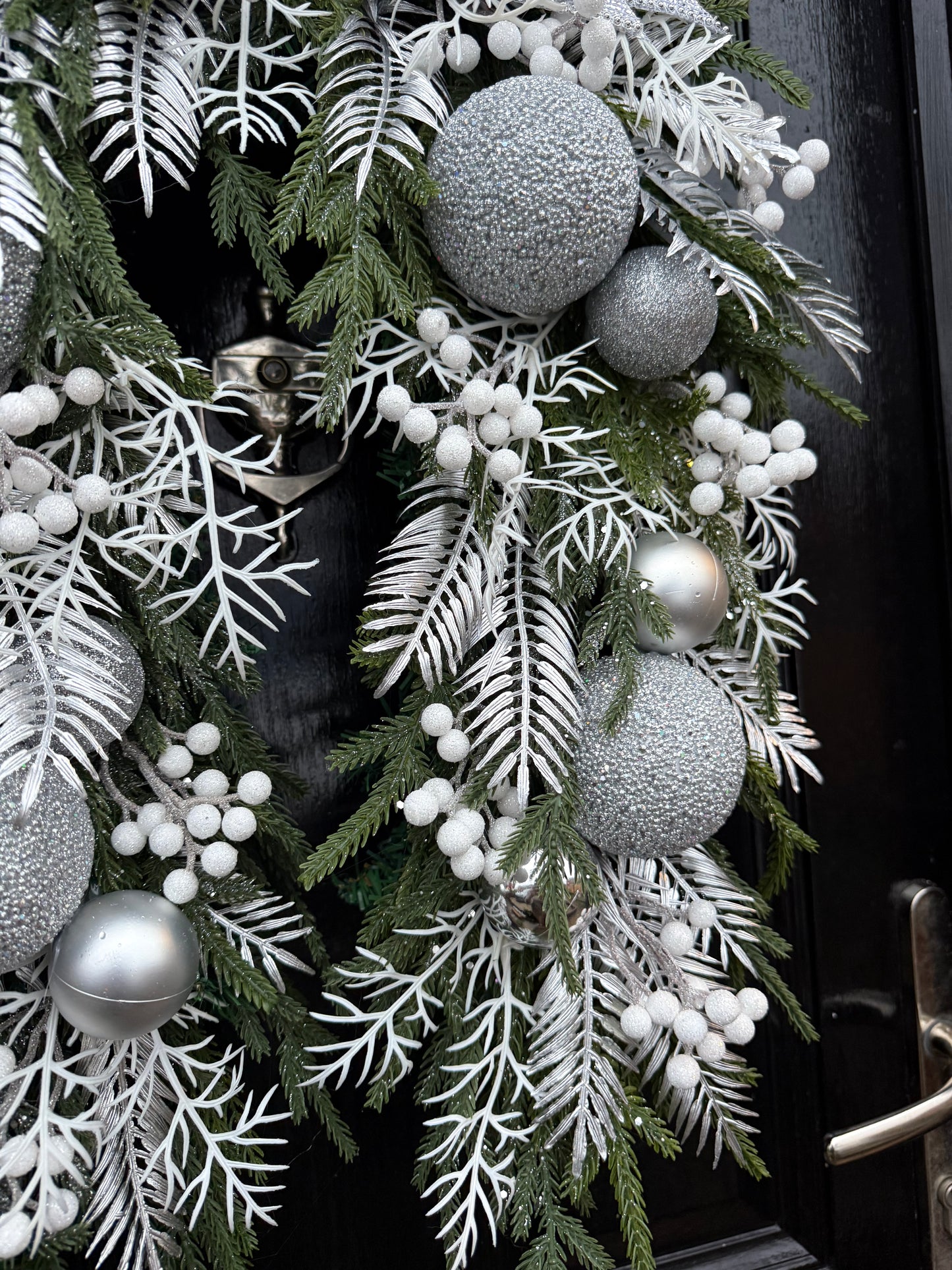 DELUXE SILVER GLITTER MIX WHITE  BERRY HORSESHOE SWAG - DESPATCH WITHIN 7 DAYS