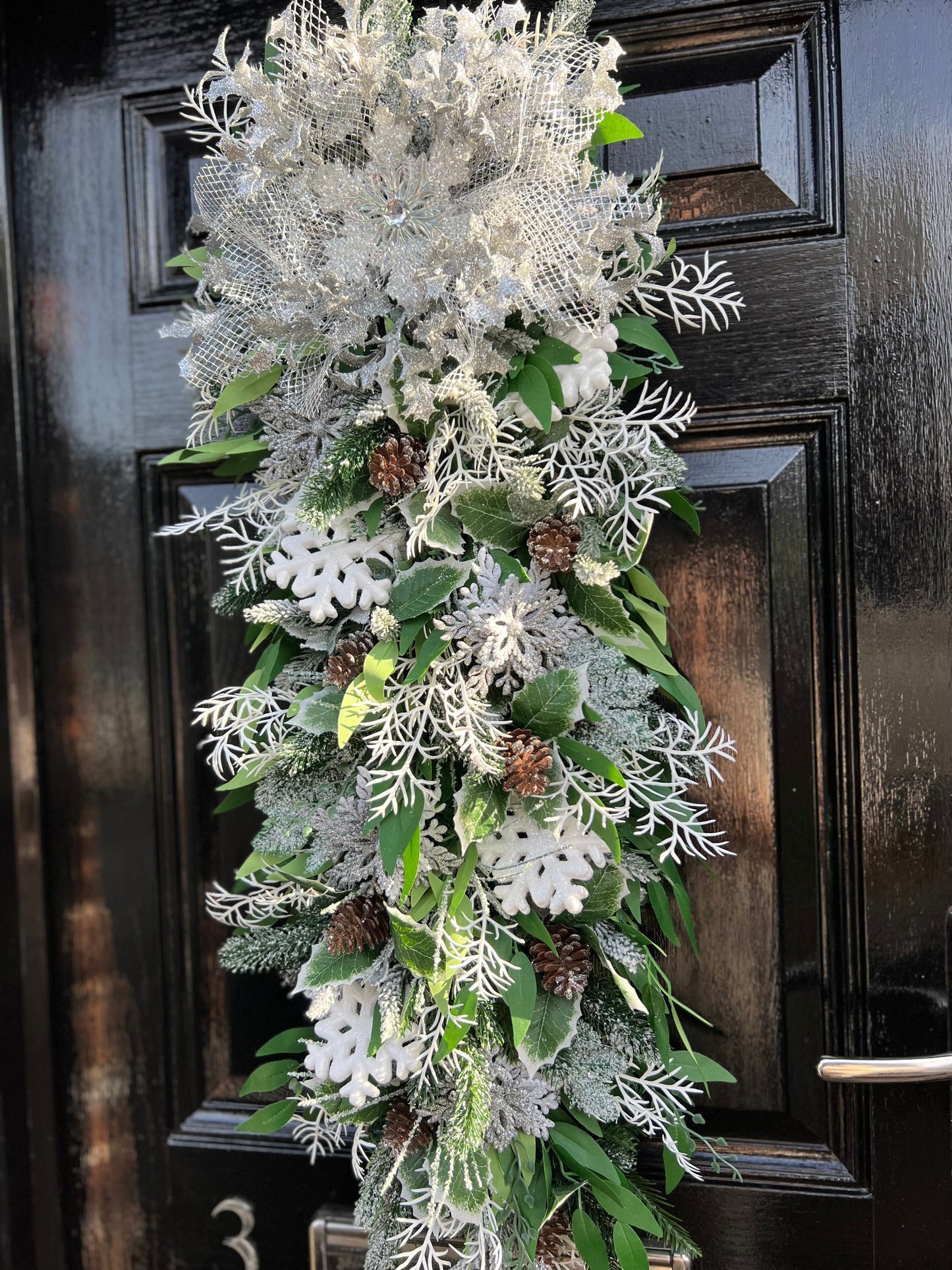 CHRISTMAS SILVER/WHITE SNOWFLAKE DOOR SWAG - IMMEDIATE DESPATCH