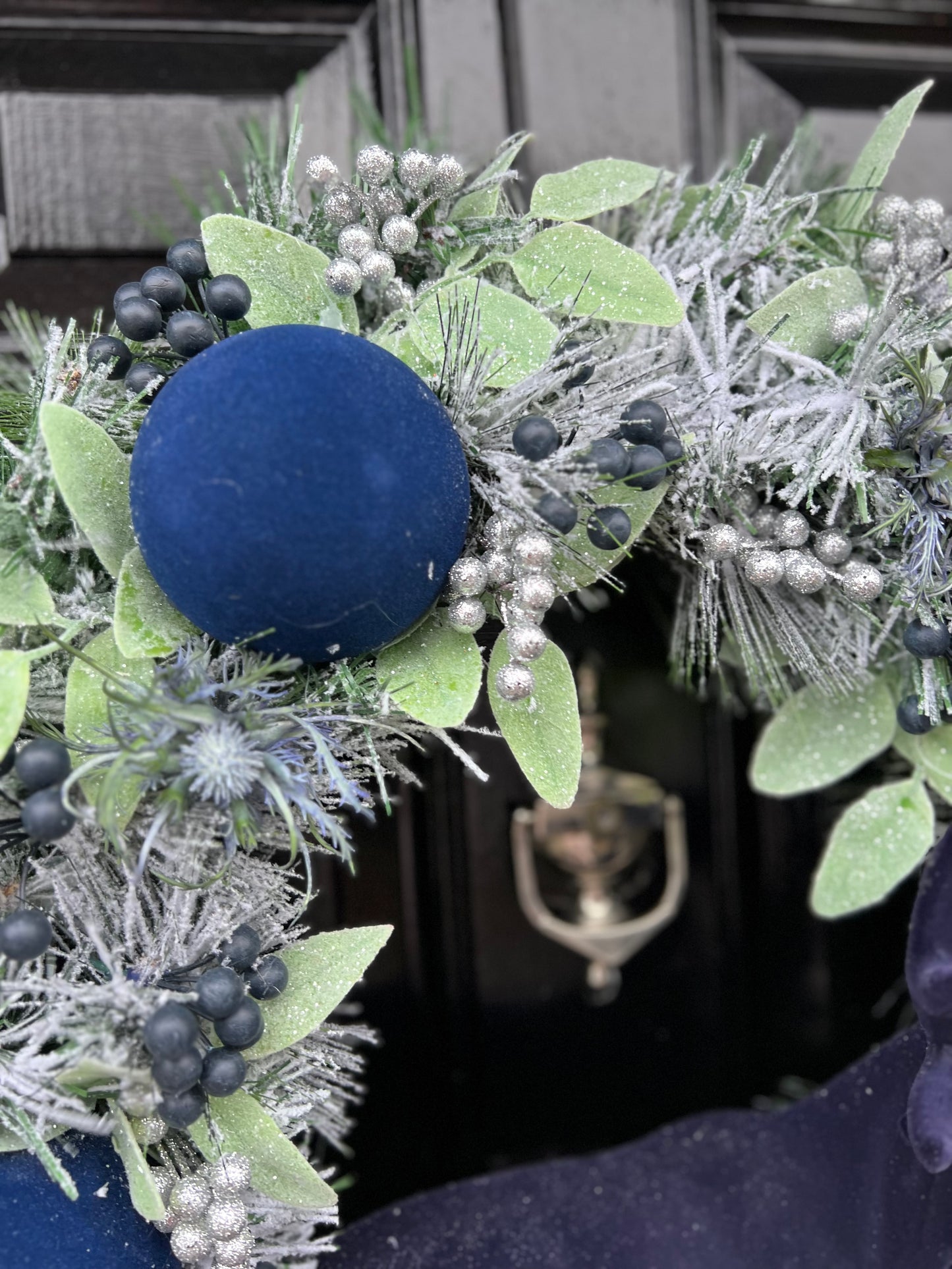 60cm FROSTED MIDNIGHT BLUE STAG DELUXE WREATH