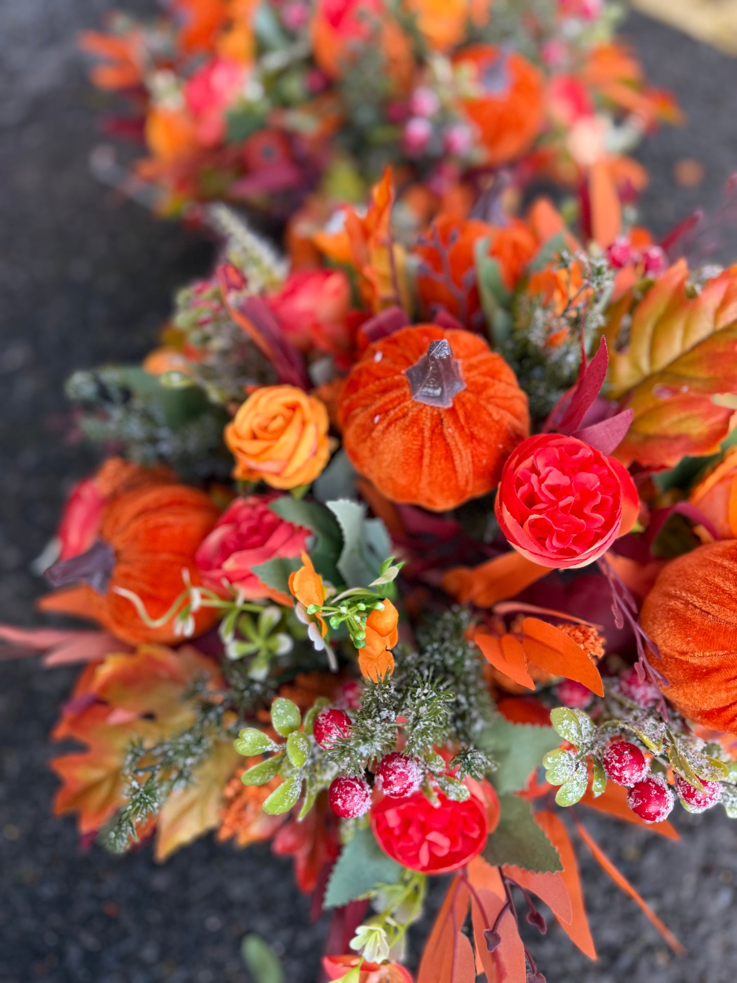 AUTUMN DEAL 2 XL DELUXE ROUND HANGING BASKETS & MATCHING XL DELUXE WREATH - PLEASE CHOOSE PUMPKIN COLOUR (DESPATCH DATE end October)