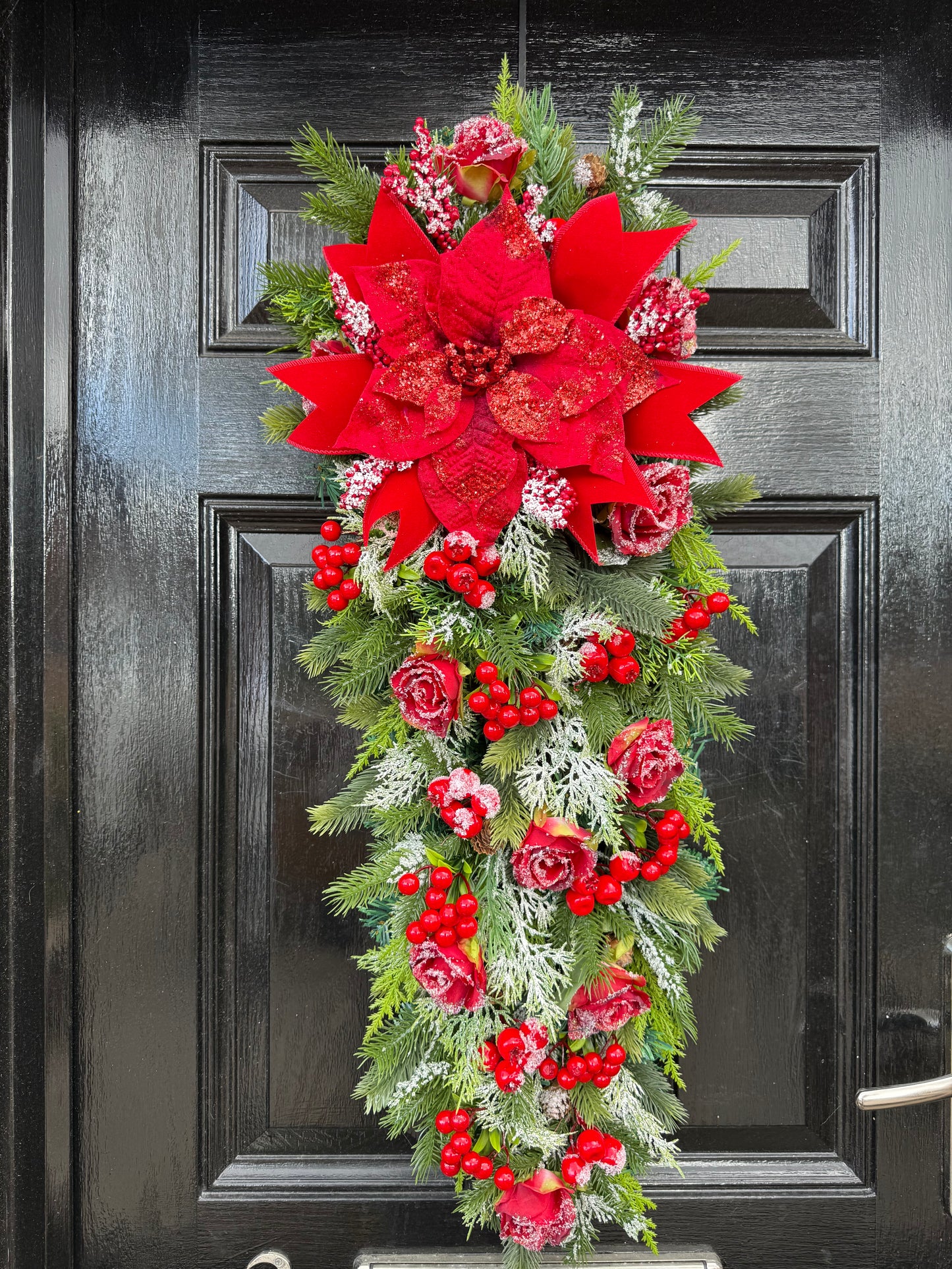 CHRISTMAS TRADITIONAL RED FROSTED DOOR SWAG