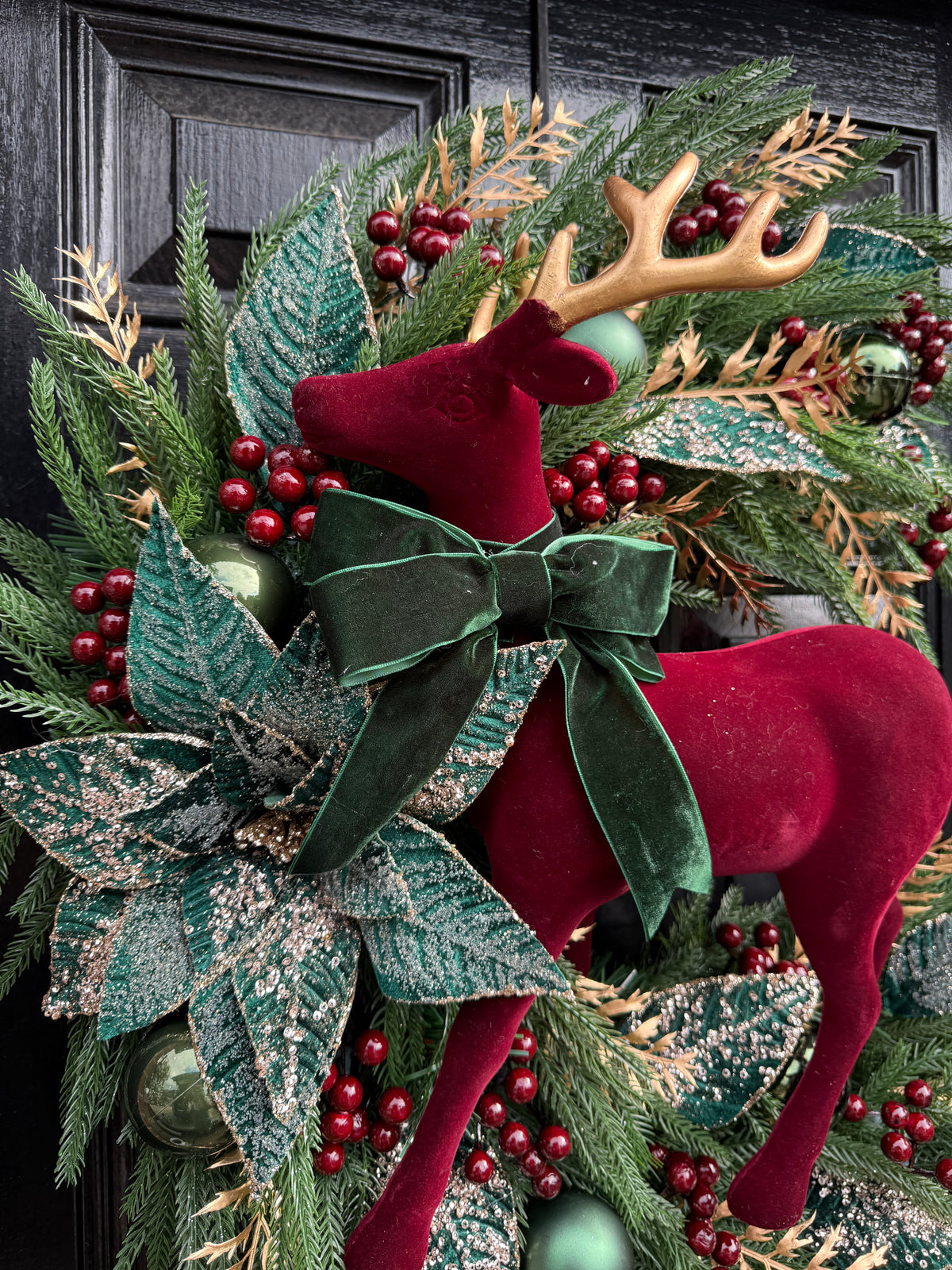 65cm DELUXE MOON LARGE STAG BOW WREATH TRADITIONAL RED, GREEN & GOLD