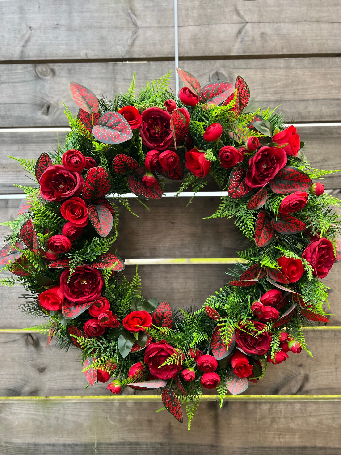 65cm RED FOLIAGE DELUXE MIX WREATH