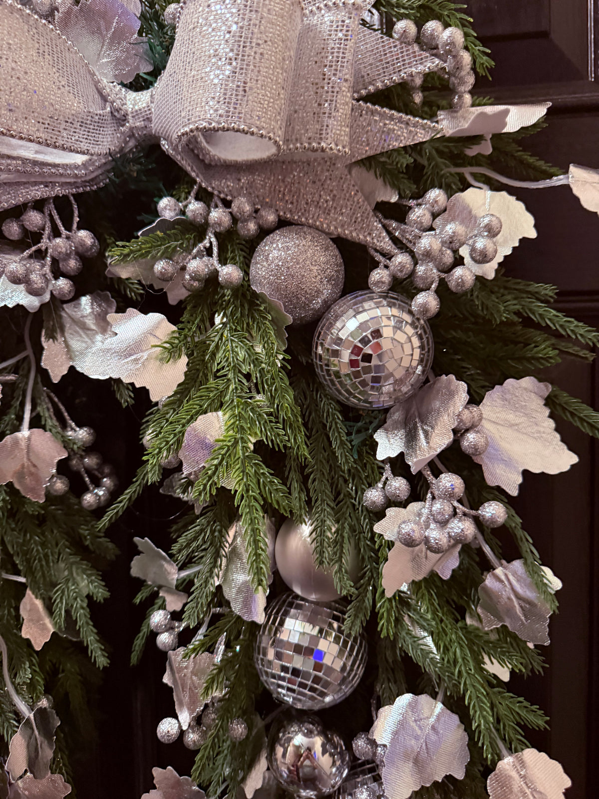 DELUXE SILVER MIRRORBALL FOLIAGE BERRY MIX HORSESHOE SWAG