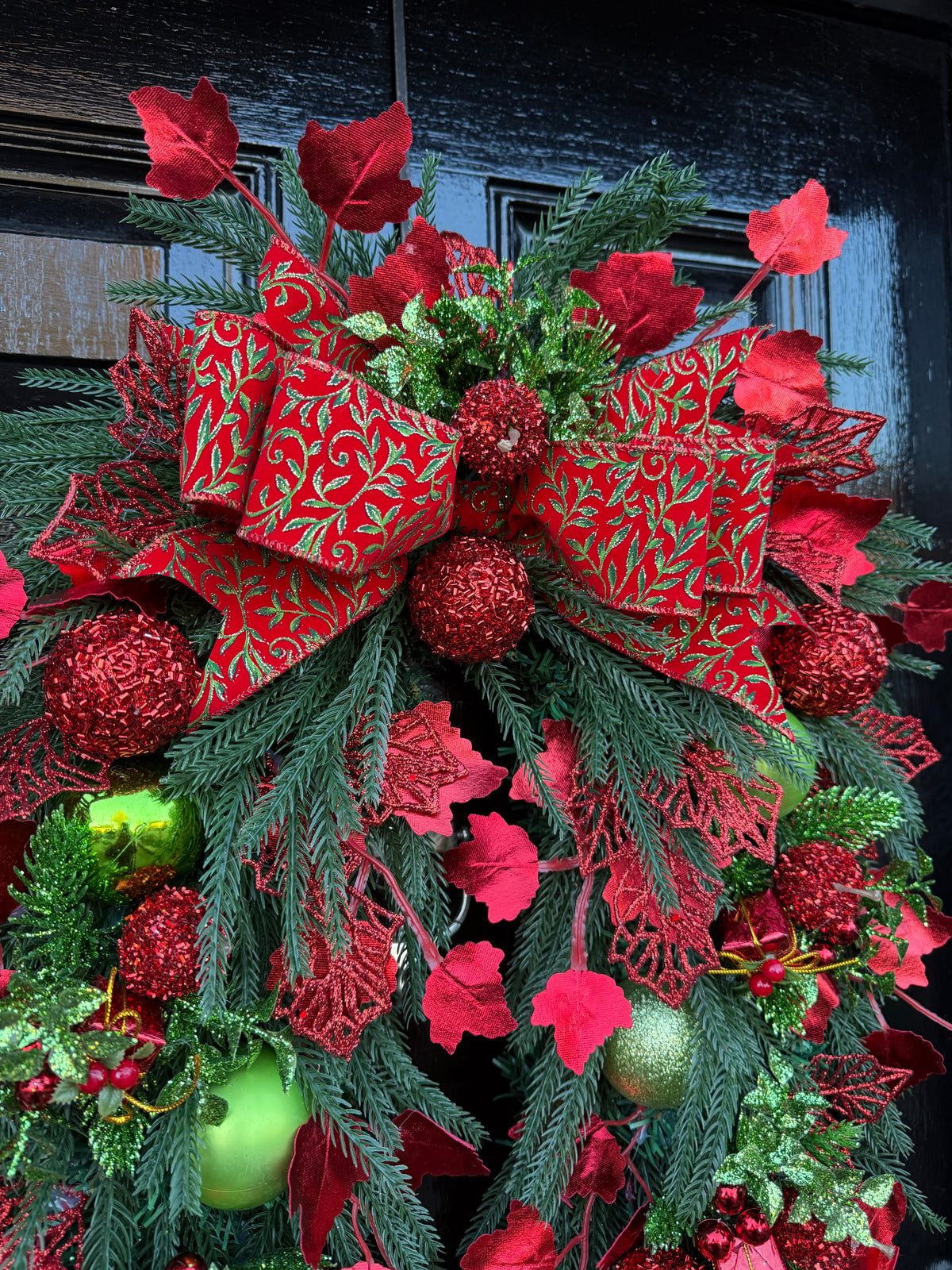 DELUXE TRADITIONAL RED GREEN FOLIAGE MIX HORSESHOE SWAG