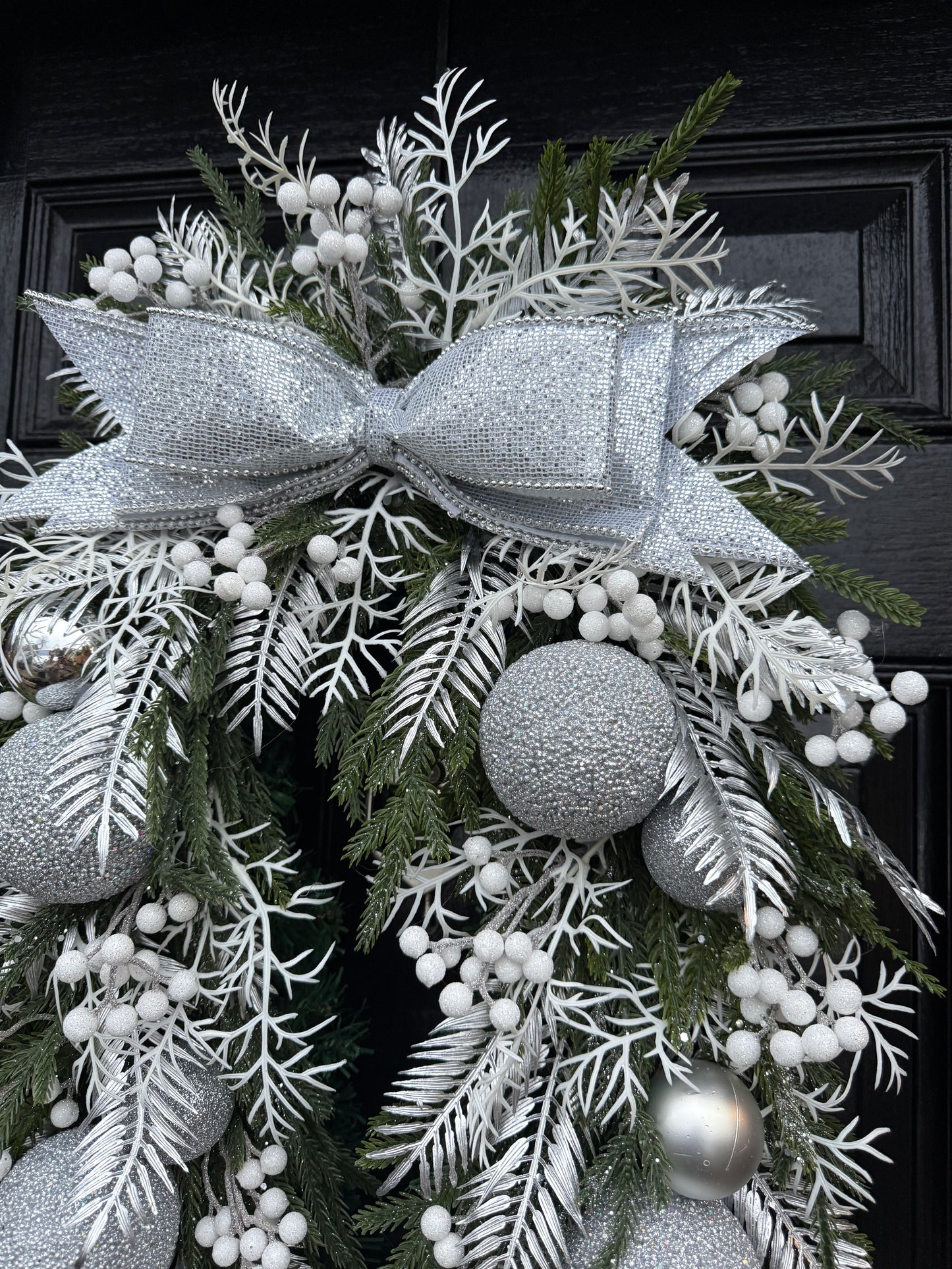 DELUXE SILVER GLITTER MIX WHITE  BERRY HORSESHOE SWAG - DESPATCH WITHIN 7 DAYS