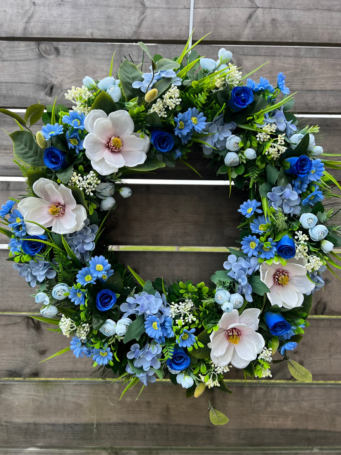 65cm BLUE/IVORY MAGNOLIA FOLIAGE DELUXE MIX WREATH