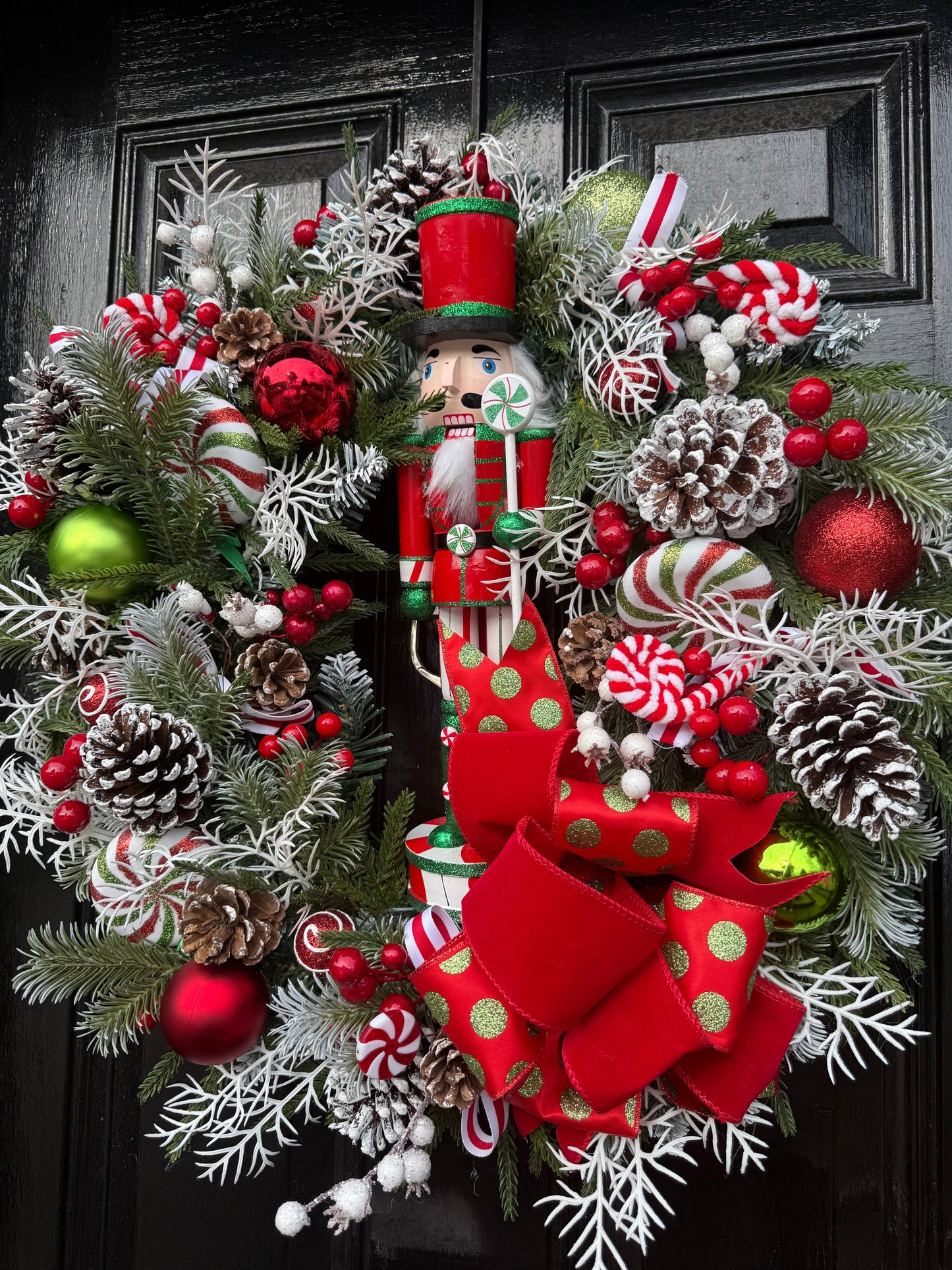 65cm FROSTED GREEN/RED NUTCRACKER CANDY CANE MIXED WREATH - IMMEDIATE DESPATCH