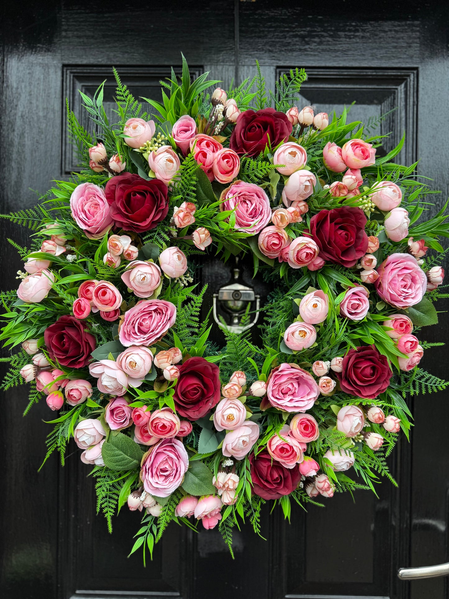 60cm DELUXE THICK FOLIAGE AND MIXED MIXED PINK / BURGUNDY RANUNCULUS ROSE WREATH