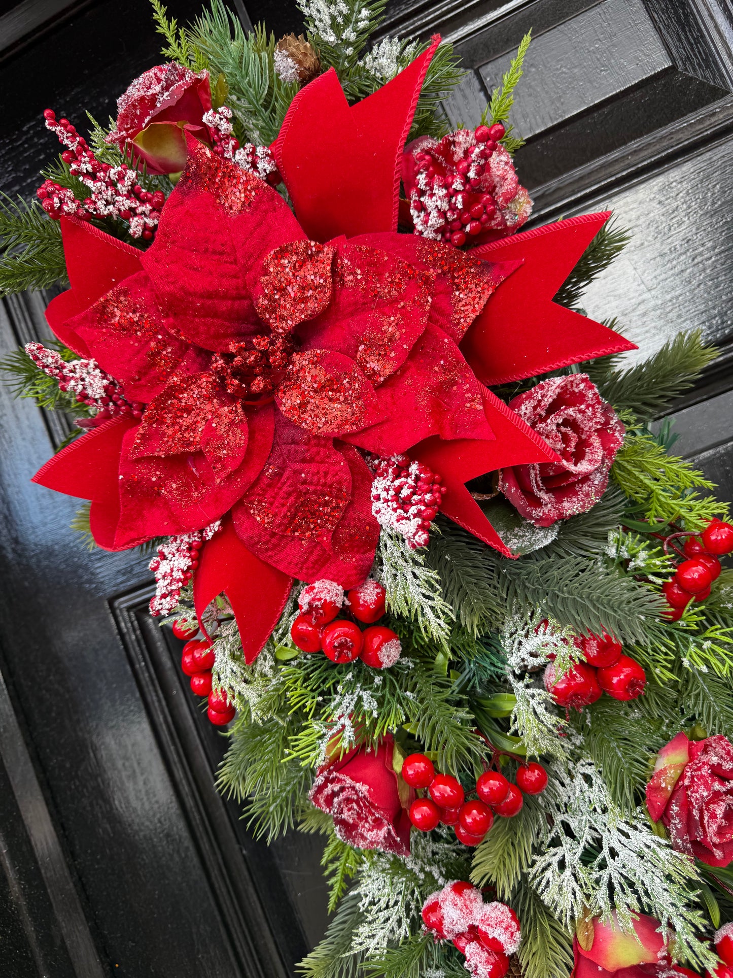 CHRISTMAS TRADITIONAL RED FROSTED DOOR SWAG