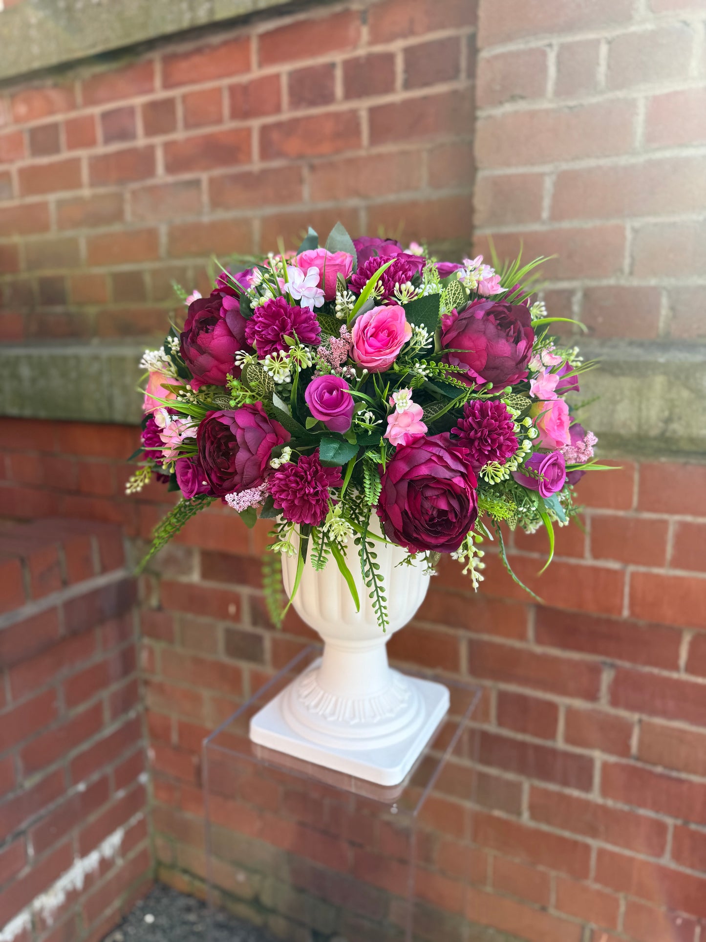 LUXURY FLORAL DISPLAY DEEP PINK FOLIAGE MIX 65X55CM