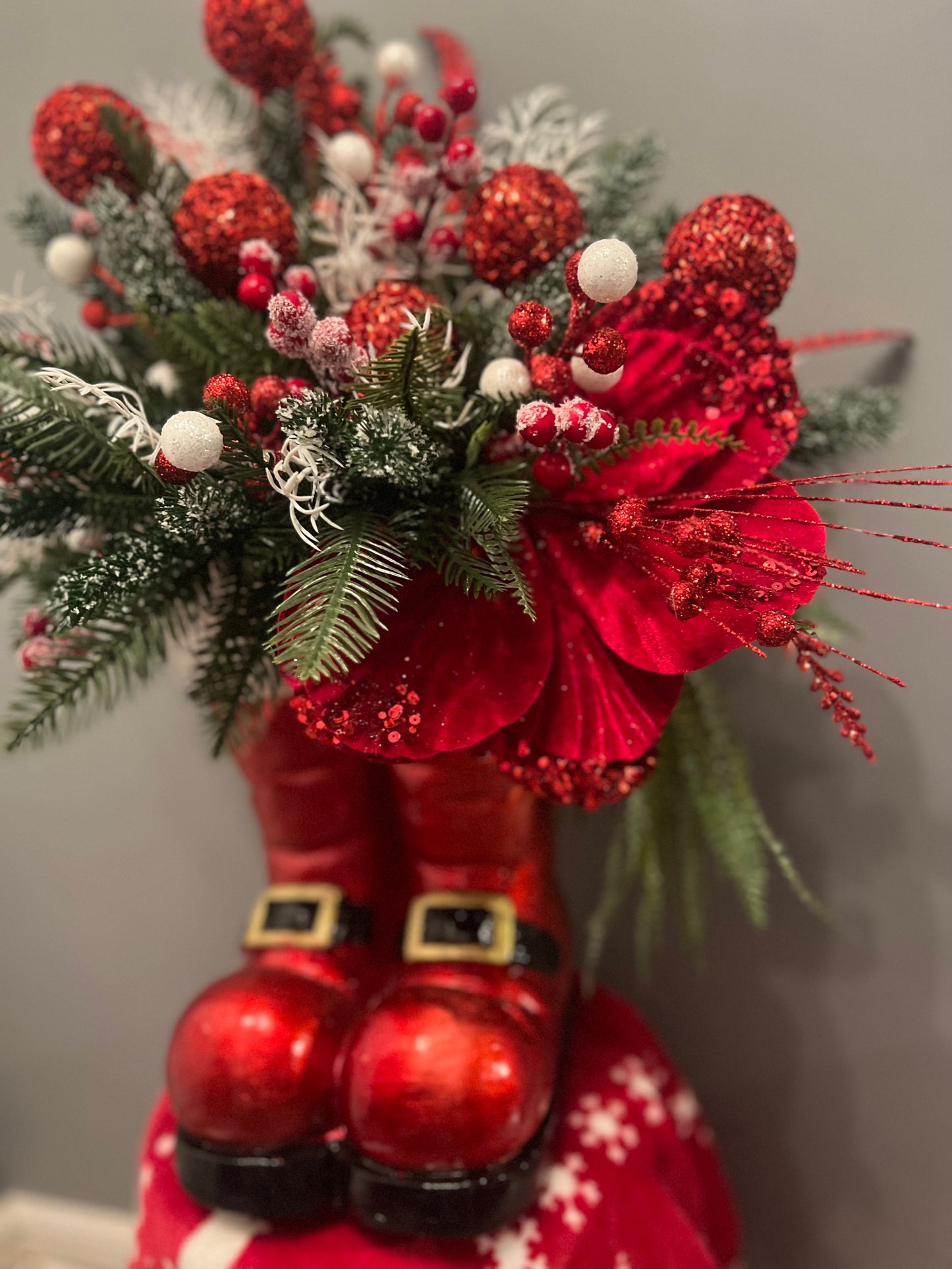 60cm POT SANTA BOOT FLORAL DISPLAY