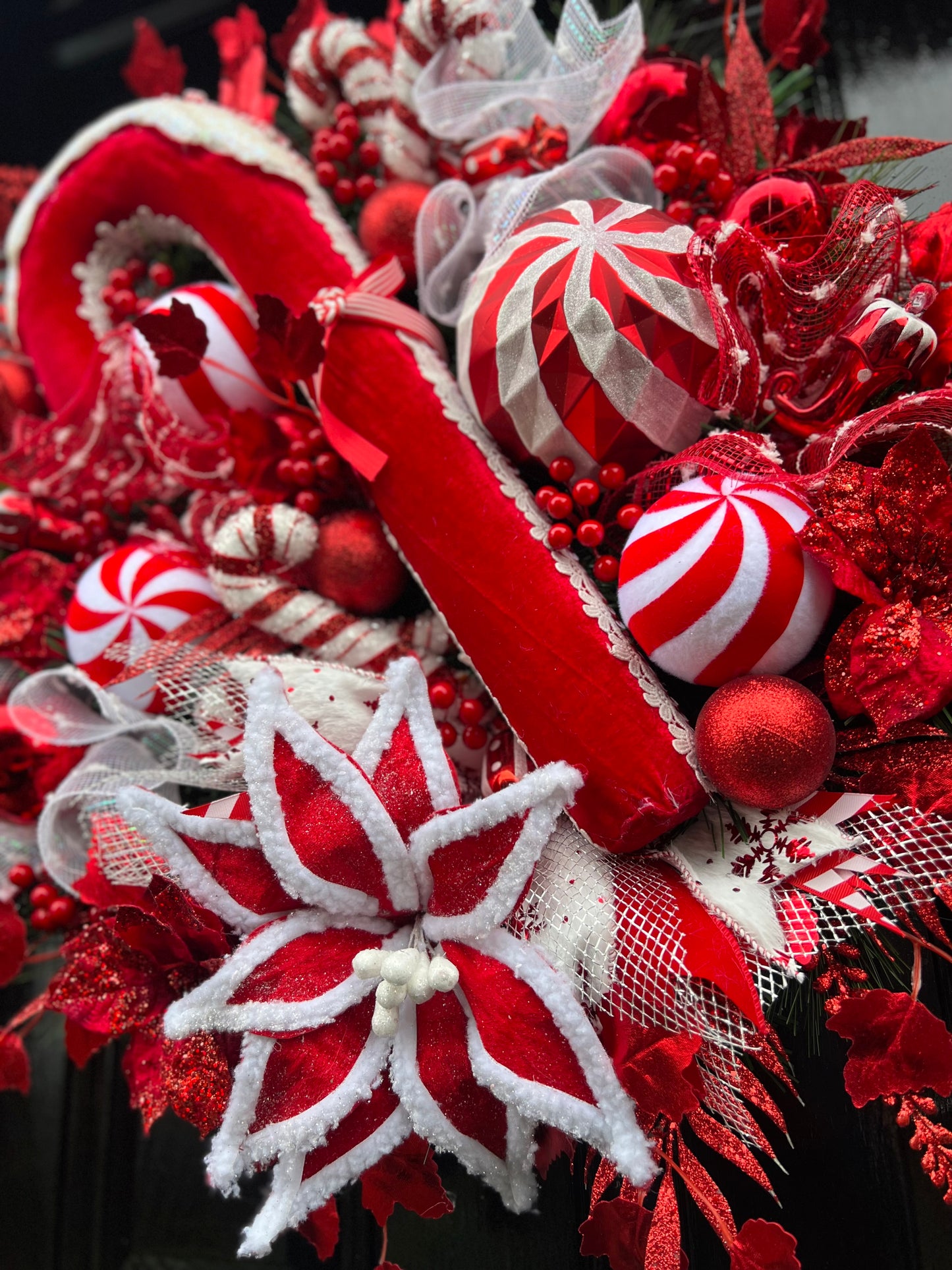 70cm CANDY CANE  DELUXE WREATH - **DESPATCH END 1st week DECEMBER**