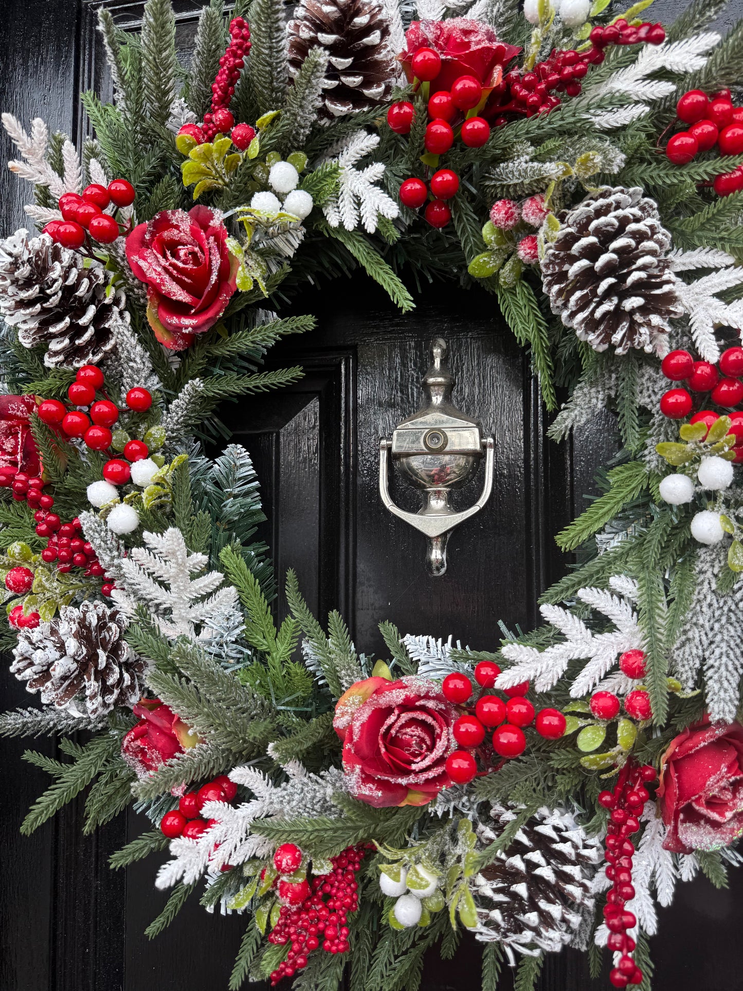 60cm FROSTED ROSE FOLIAGE & BERRY WREATH