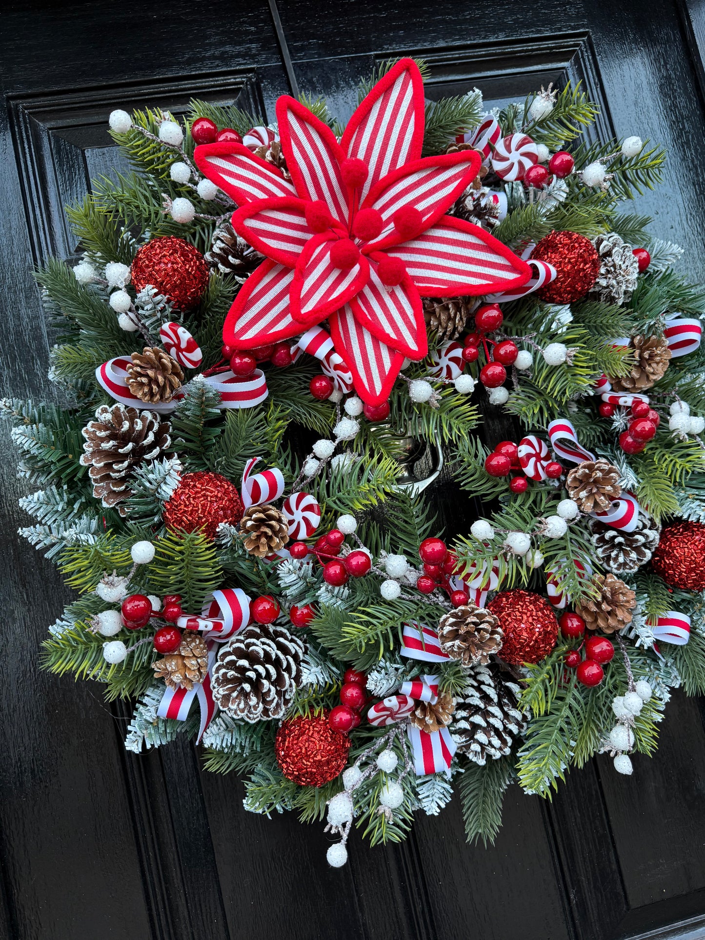 60cm DELUXE TRADITIONAL GREEN / RED POINSETTIA WREATH