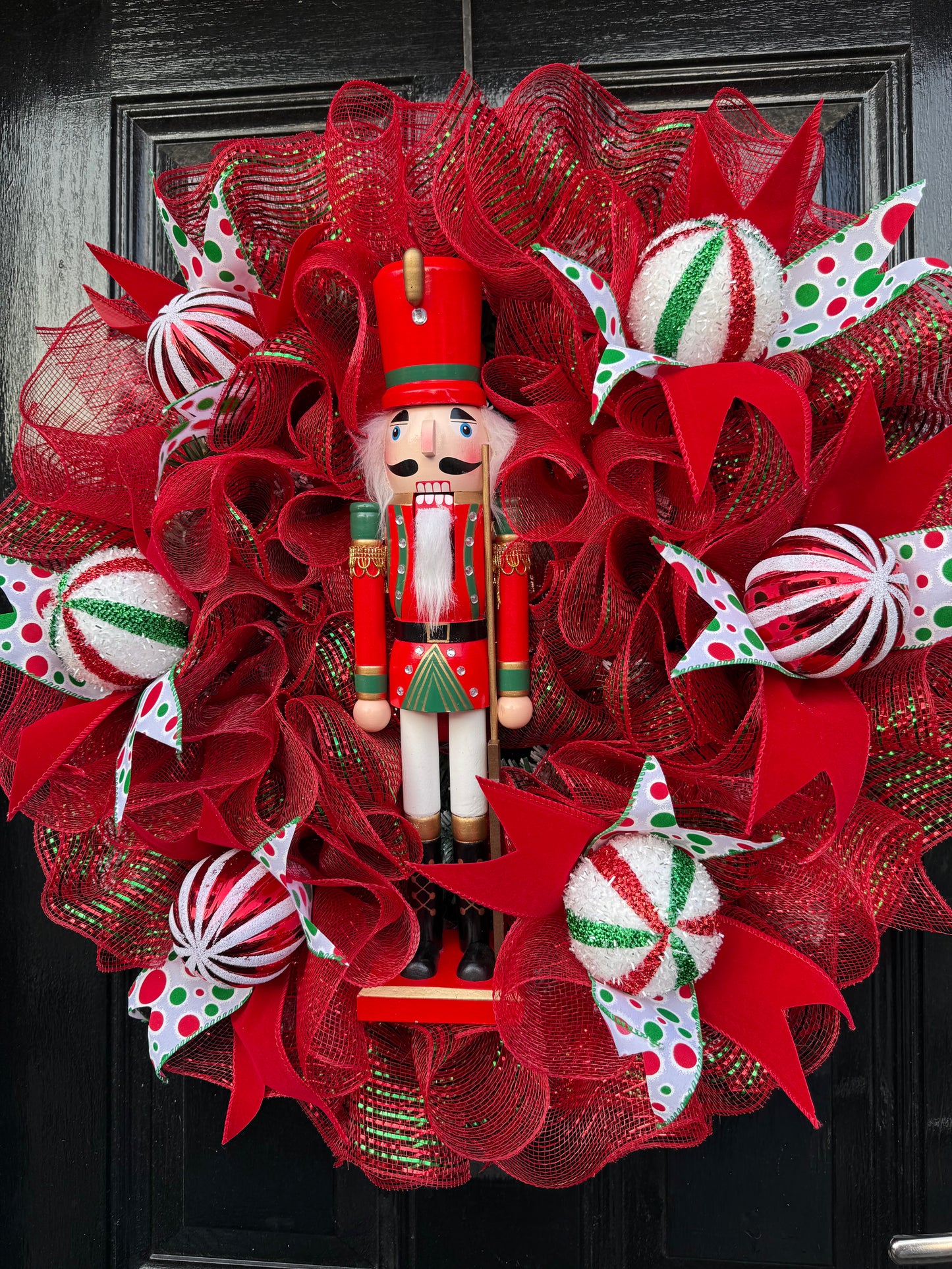 65cm RED/GREEN/WHITE MESH NUTCRACKER MIXED WREATH - IMMEDIATE DESPATCH