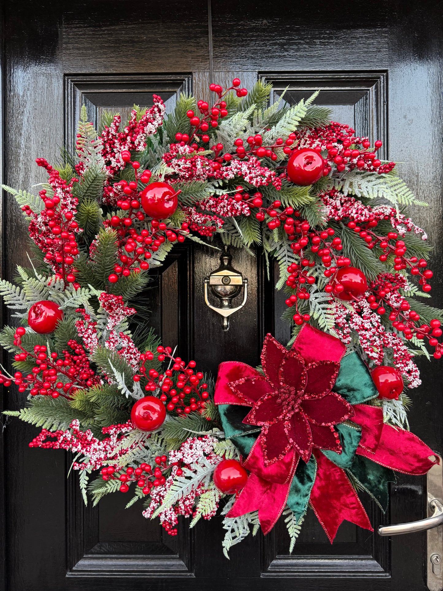 65cm DELUXE TRADITIONAL GREEN / RED POINSETTIA WREATH
