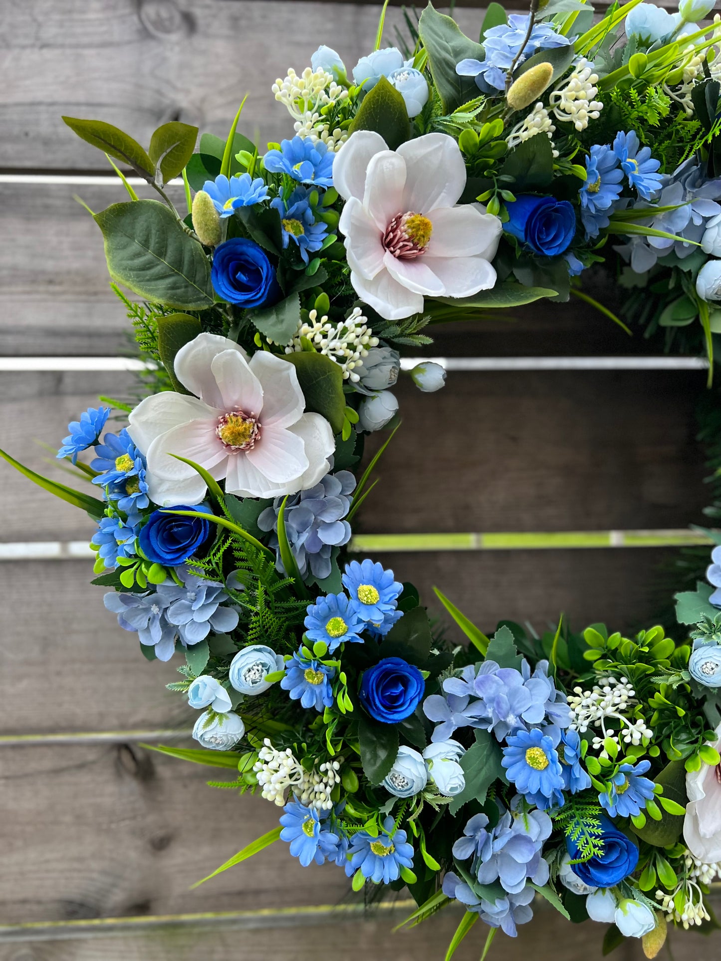 65cm BLUE/IVORY MAGNOLIA FOLIAGE DELUXE MIX WREATH