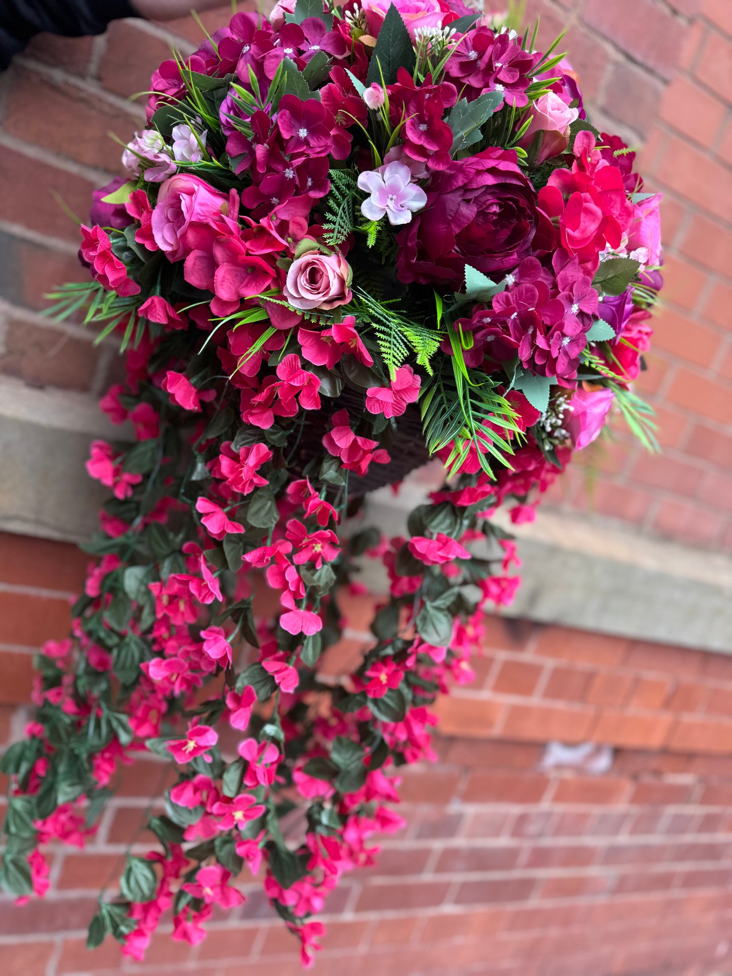 DEEP PINKS DEAL OF OF THE WEEK 1 x FLOWERBALL DELUXE HANGING BASKET & MATCHING DELUXE WREATH - approx 10 working days for making and dispatch