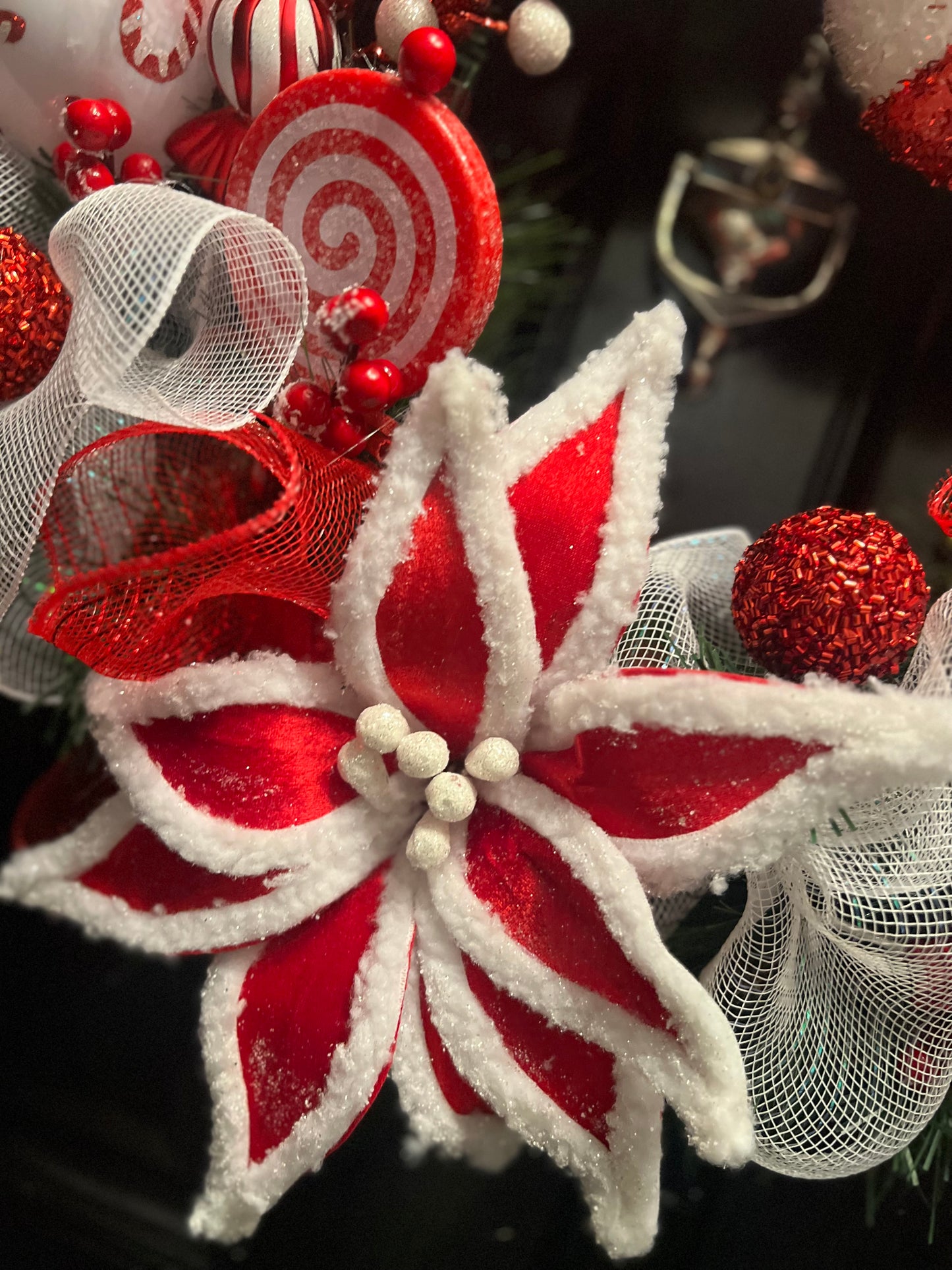 ***PRE ORDER -DESPATCH END 1ST WEEK DECEMBER*** 65cm DELUXE WREATH MESH RED WHITE CANDY