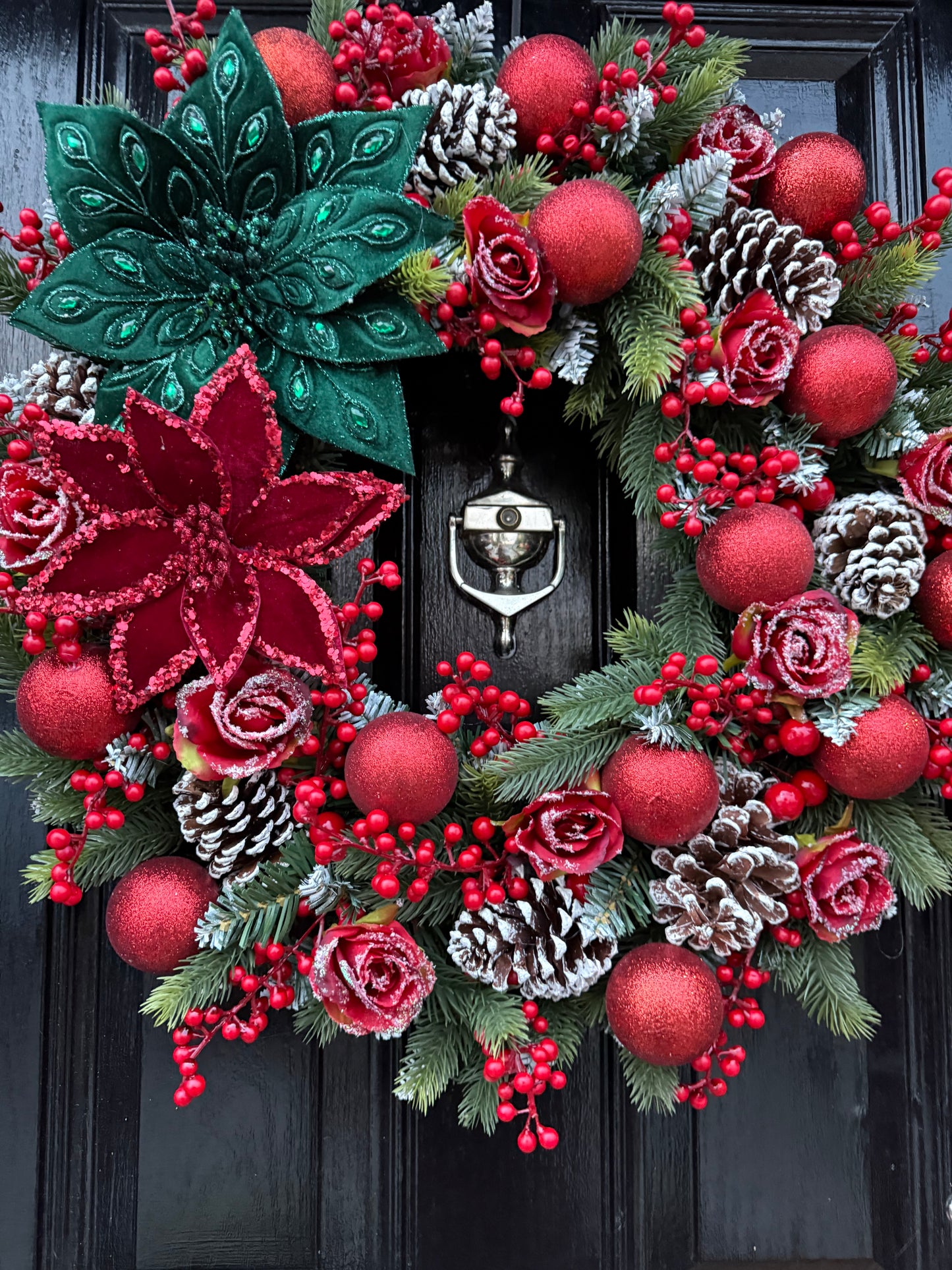 60cm DELUXE TRADITIONAL GREEN / RED POINSETTIA WREATH