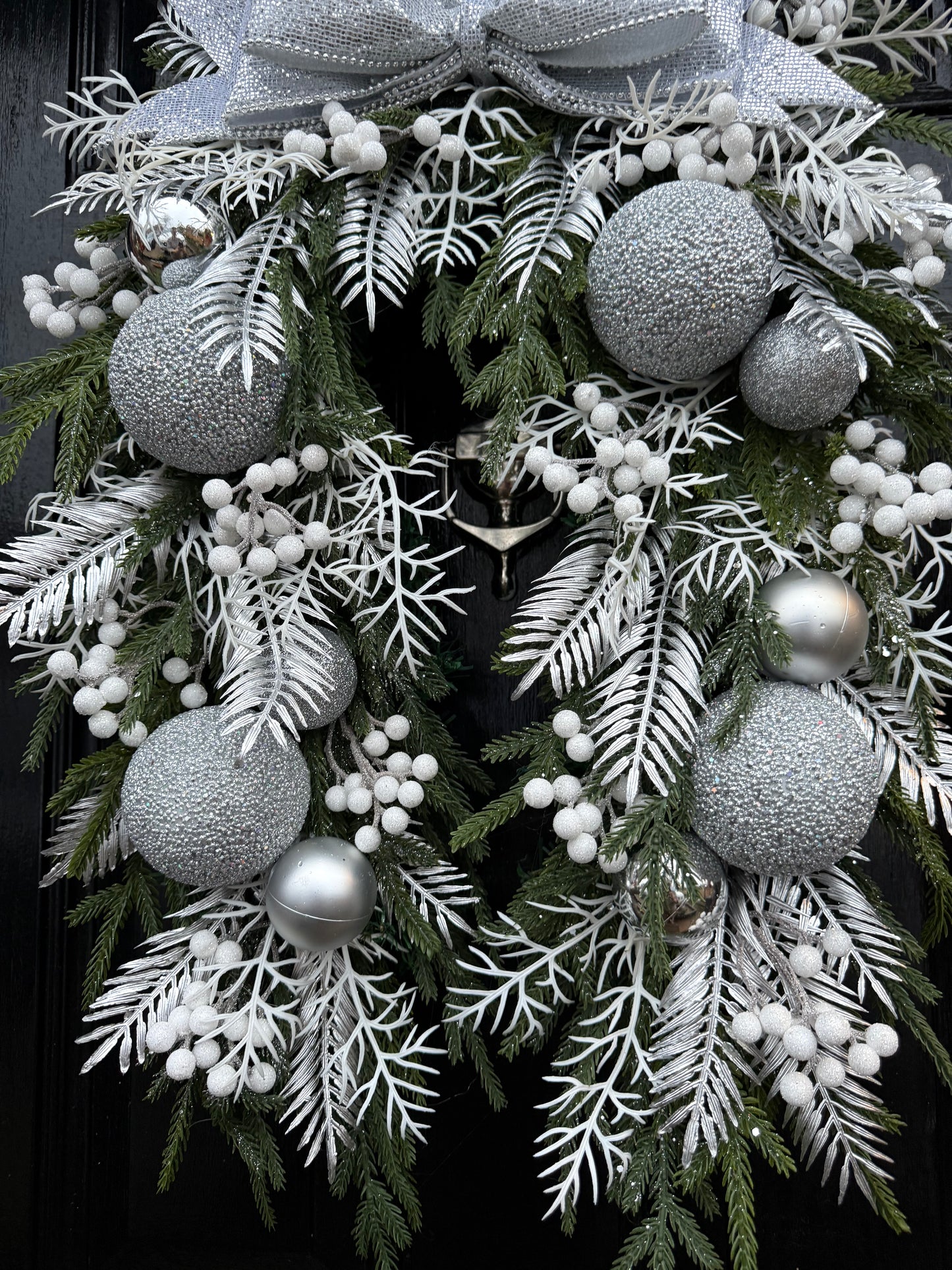 DELUXE SILVER GLITTER MIX WHITE  BERRY HORSESHOE SWAG - DESPATCH WITHIN 7 DAYS