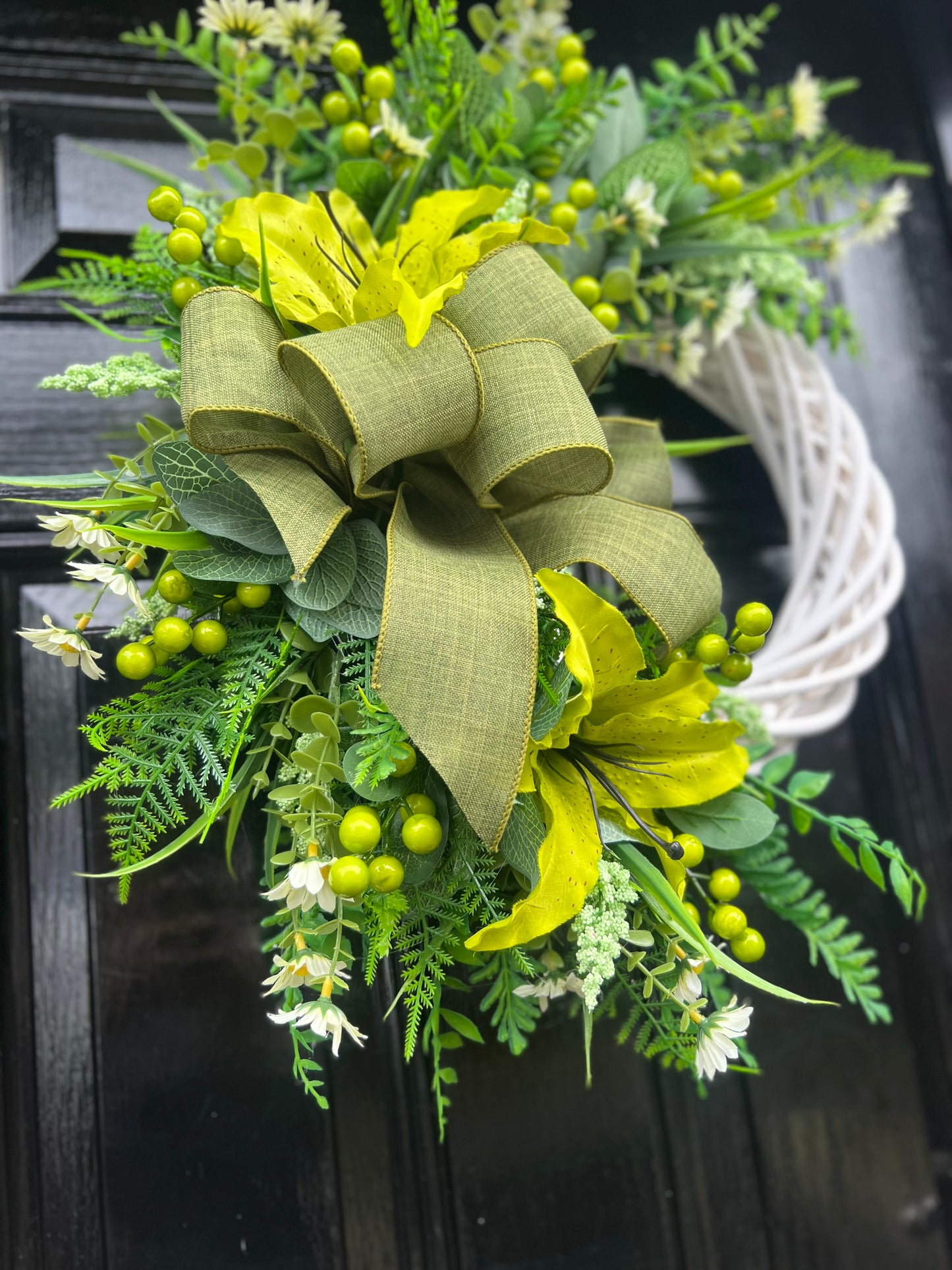 GREENS/NEUTRALS SPRING WICKER WREATH