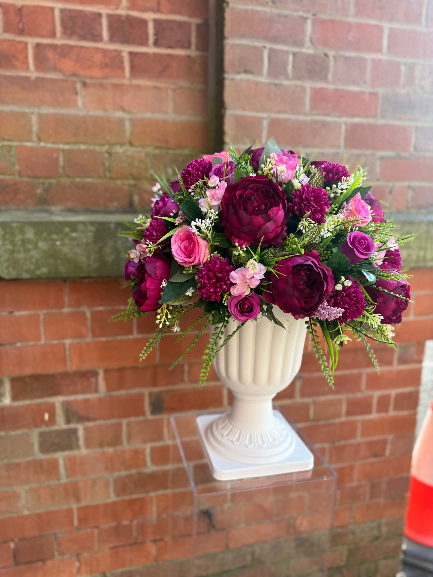 LUXURY FLORAL DISPLAY DEEP PINK FOLIAGE MIX 65X55CM