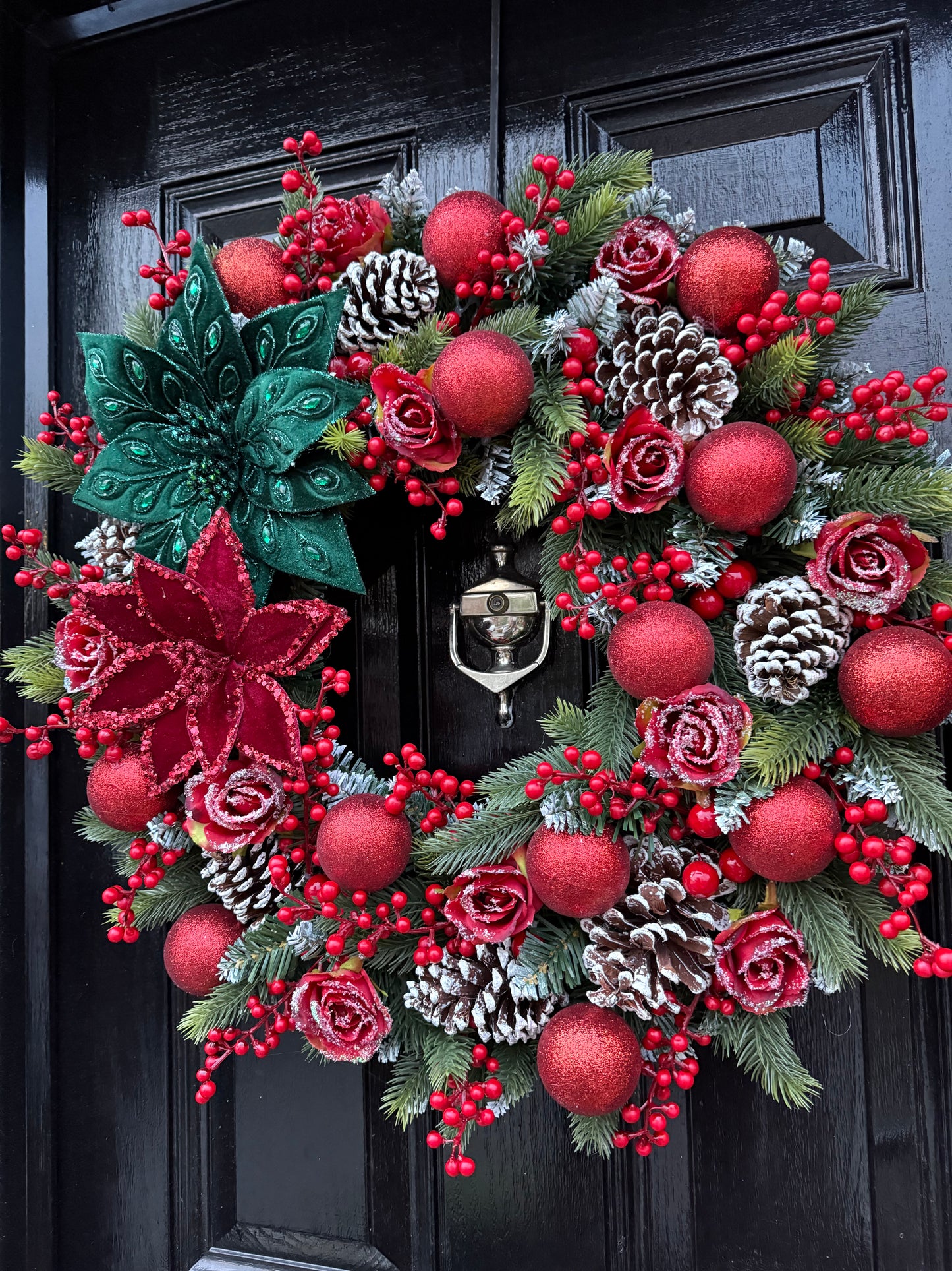 60cm DELUXE TRADITIONAL GREEN / RED POINSETTIA WREATH