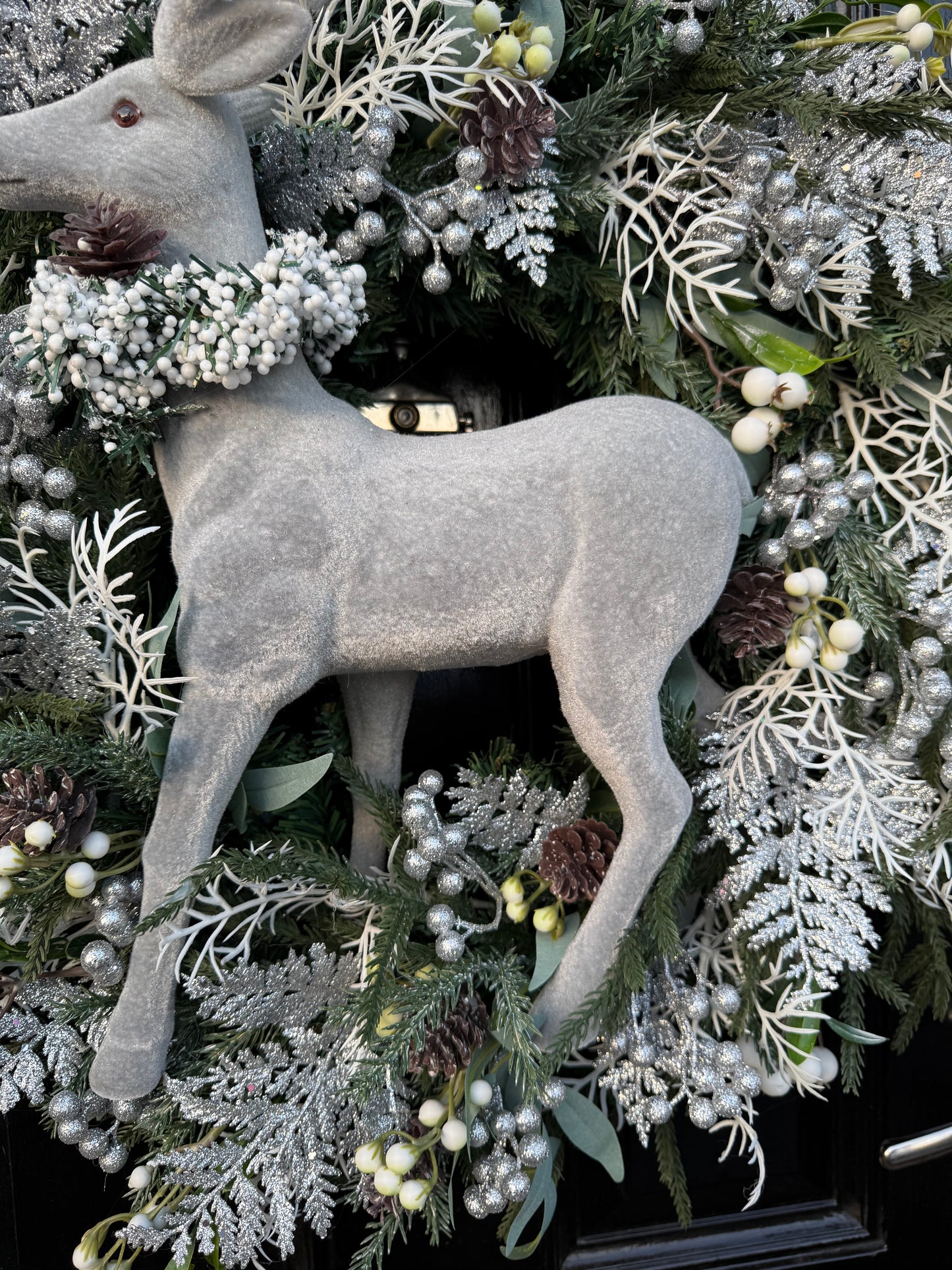 65cm SUPER DELUXE SILVER / WHITE GLITTER STAG FULL WREATH