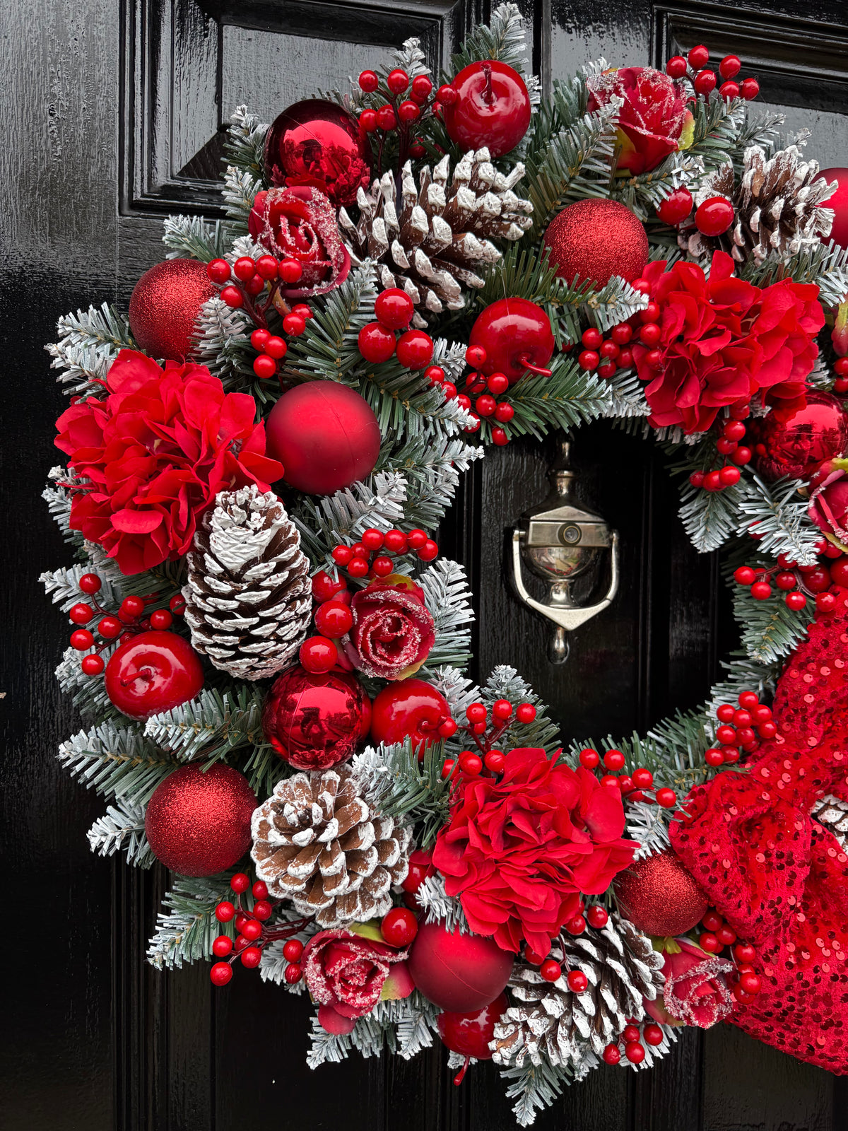 60cm DELUXE TRADITIONAL RED ROSE BAUBLE SEQUIN BOW MIXED WREATH - IMMEDIATE DESPATCH