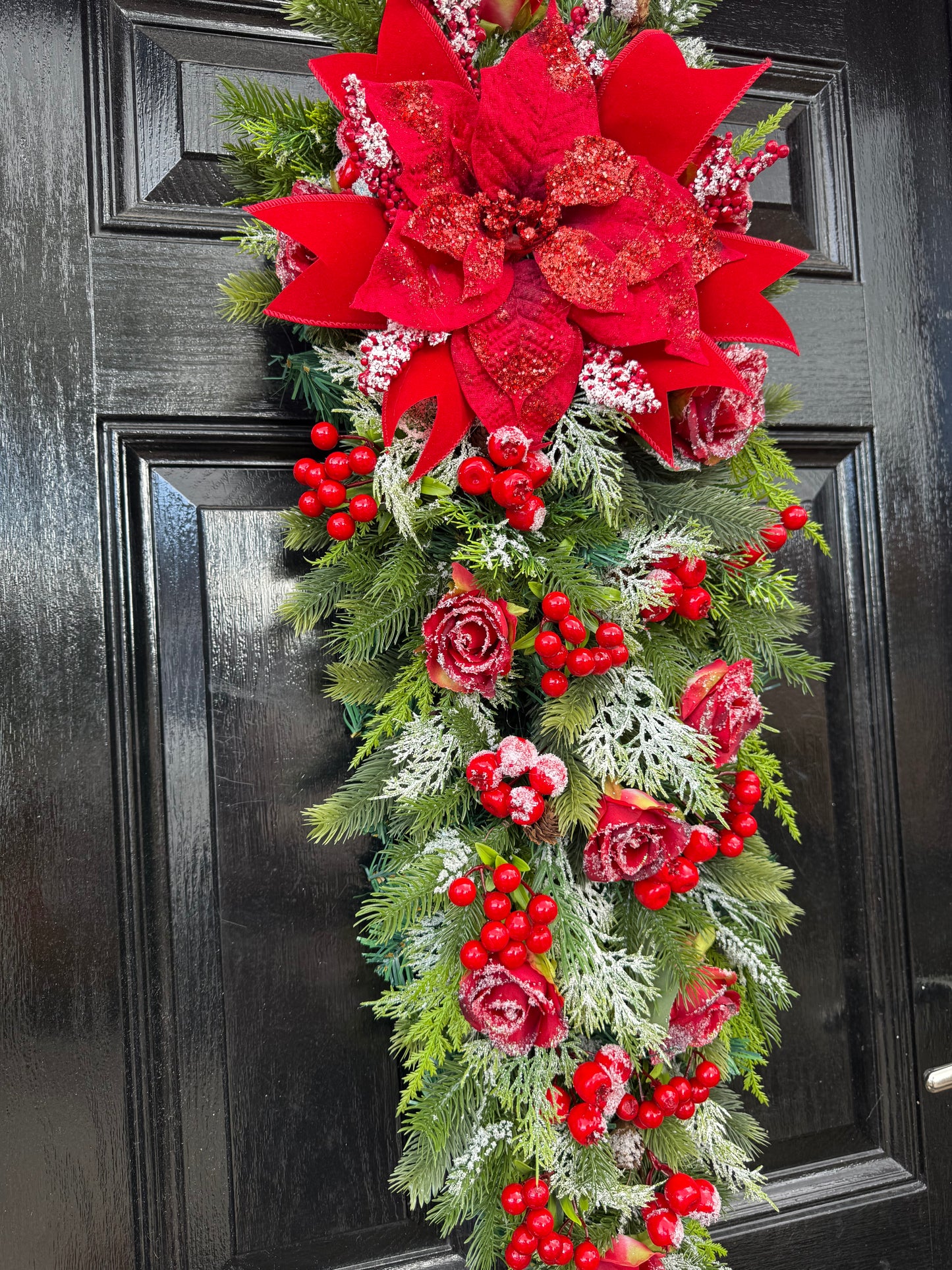 CHRISTMAS TRADITIONAL RED FROSTED DOOR SWAG