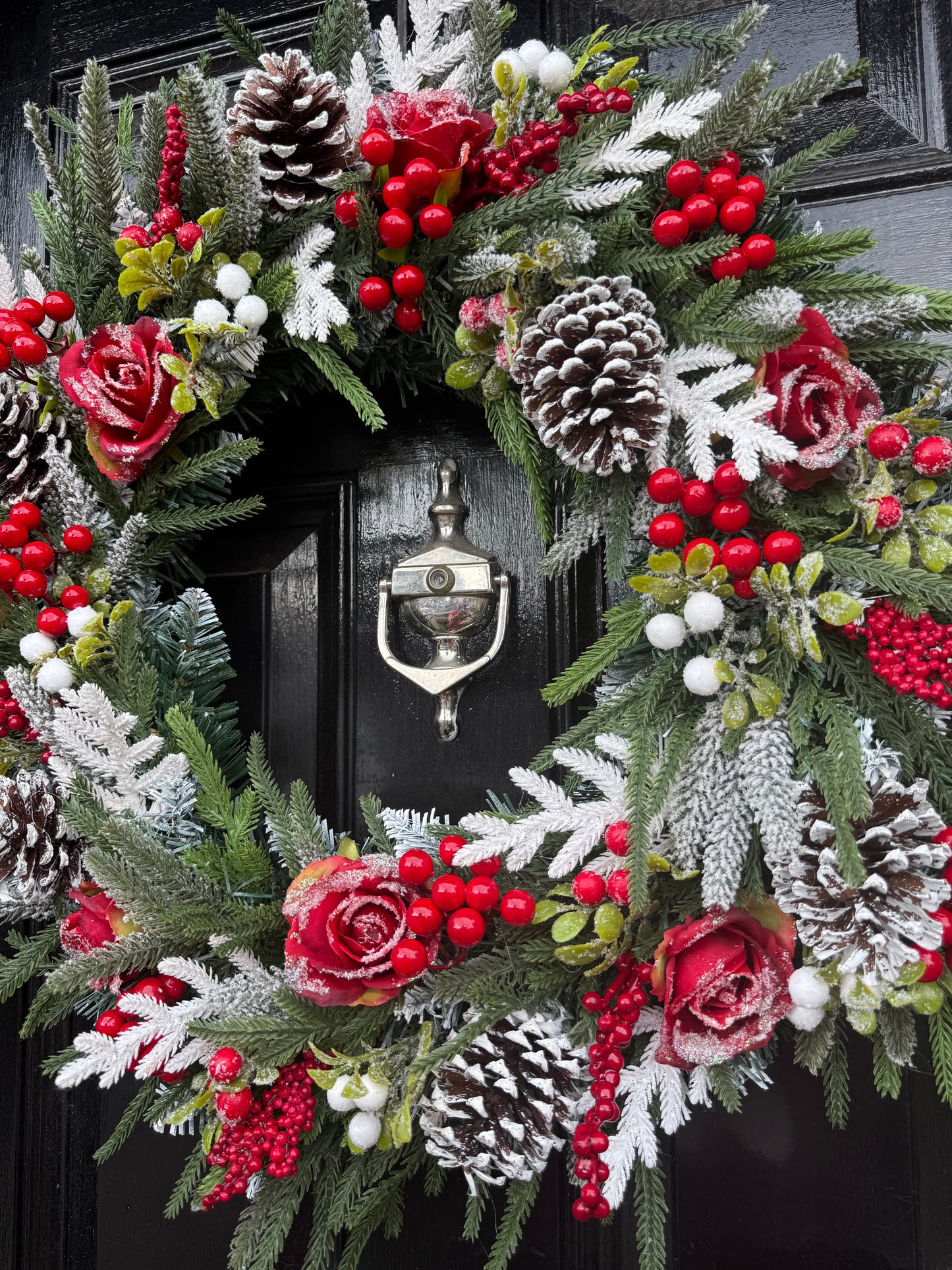 60cm FROSTED ROSE FOLIAGE & BERRY WREATH