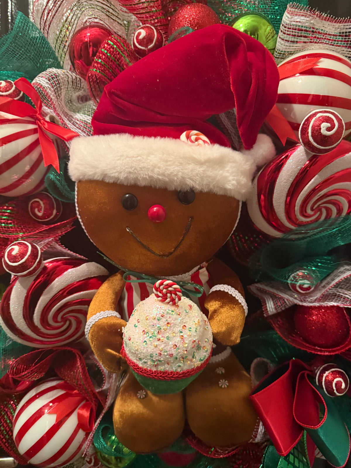 65cm DELUXE GINGEBREAD CANDYLAND MESH MIXED WREATH