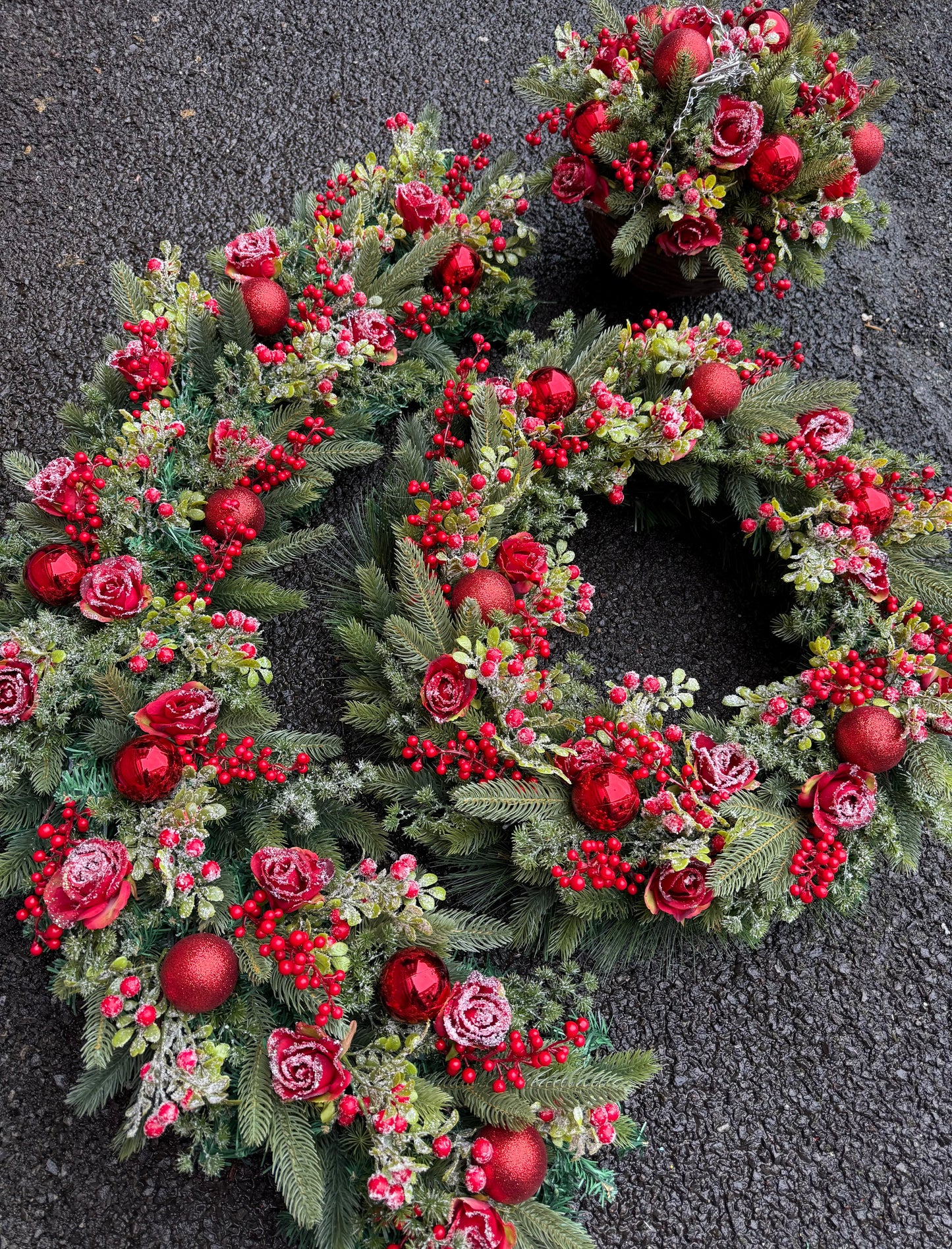 CHRISTMAS DEAL MATCHING WREATH, GARLAND & HANGING BASKET RED TRADITIONAL