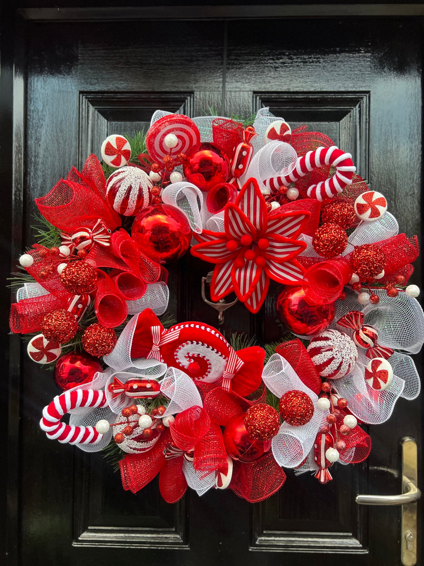 65cm FULL DELUXE WREATH MESH RED WHITE CANDY - DESPATCH END 1ST WEEK OF DECEMBER