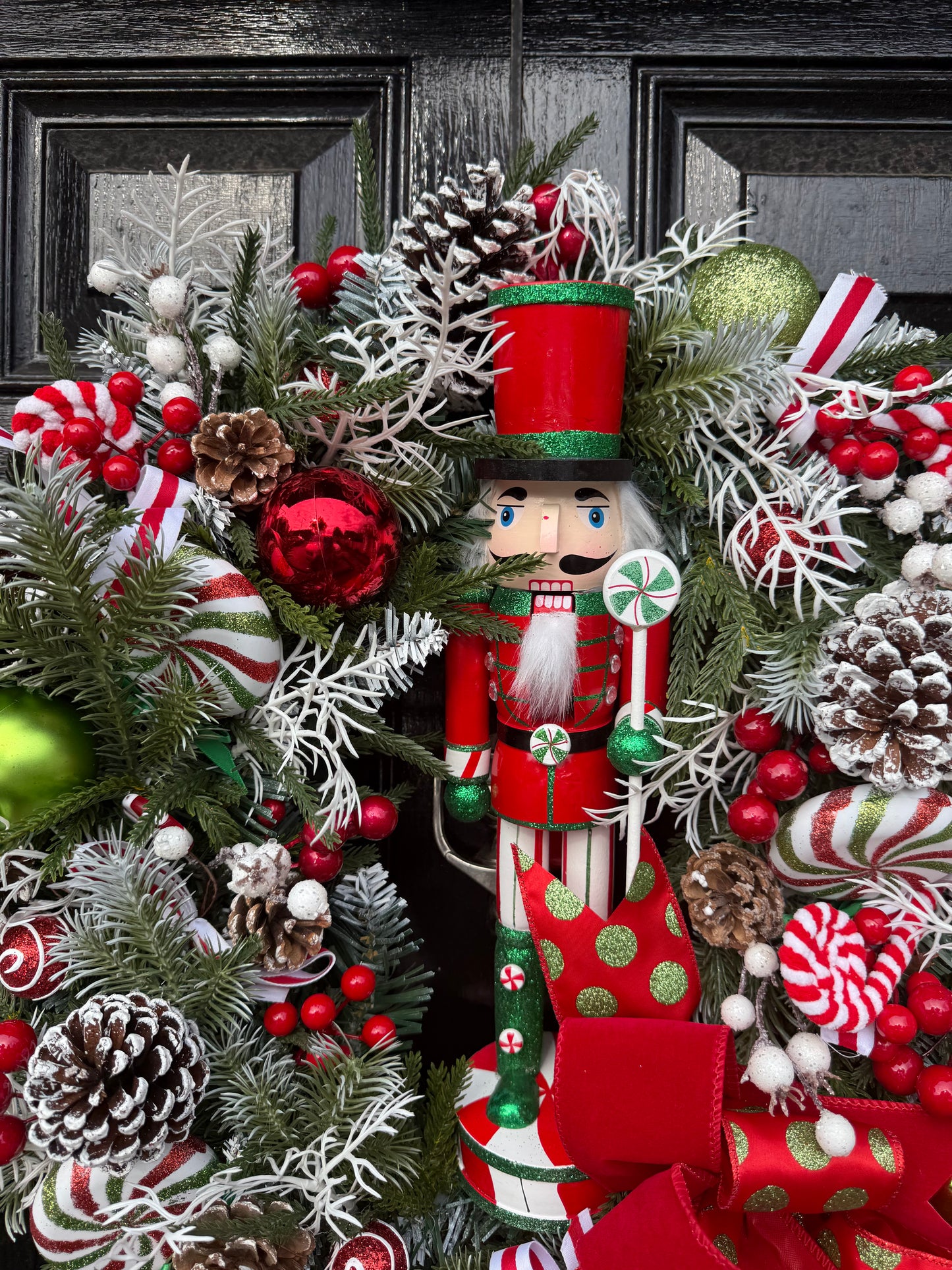 65cm FROSTED GREEN/RED NUTCRACKER CANDY CANE MIXED WREATH - IMMEDIATE DESPATCH