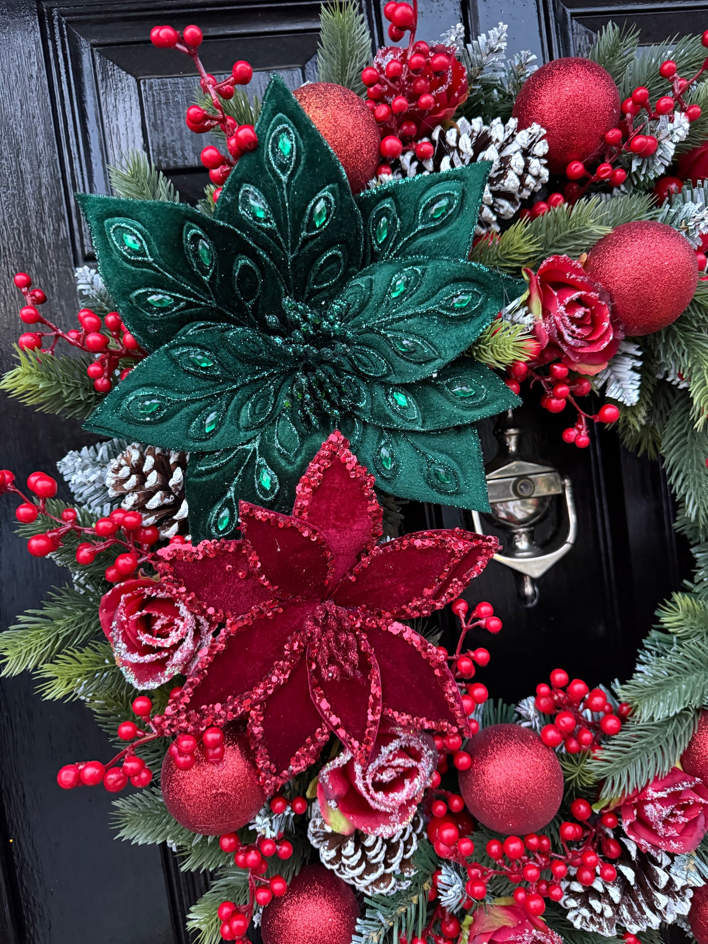 60cm DELUXE TRADITIONAL GREEN / RED POINSETTIA WREATH