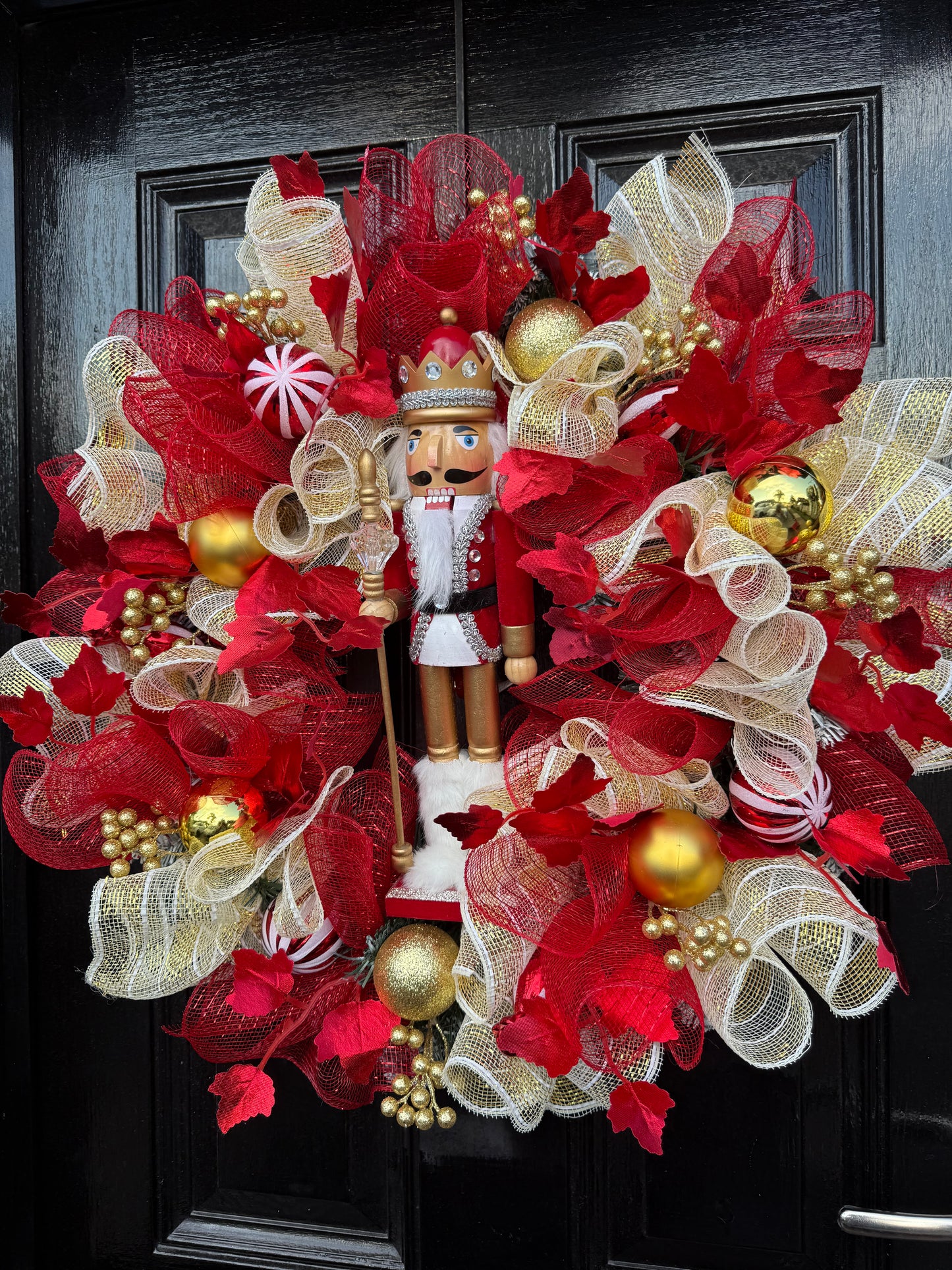 65cm FROSTED NUTCRACKER RED GOLD MIXED WREATH - IMMEDIATE DESPATCH