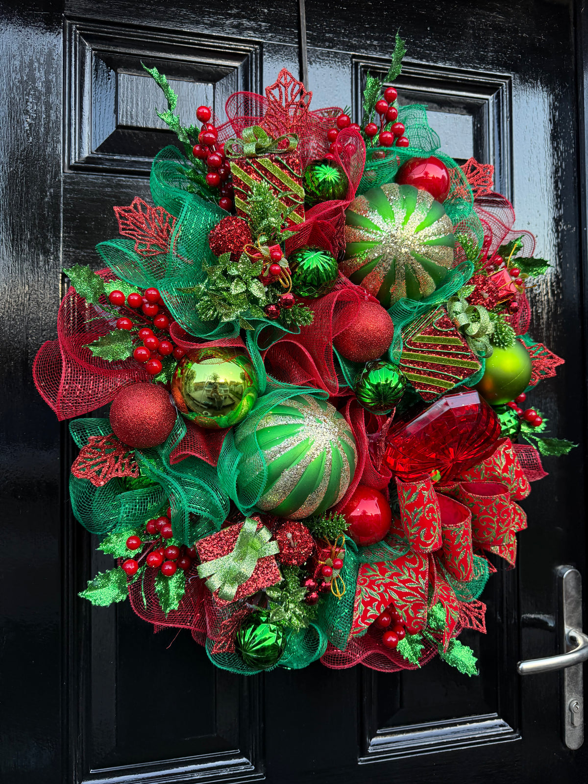 55cm TRADITIONAL SPARKLE JEWEL BAUBLE WREATH