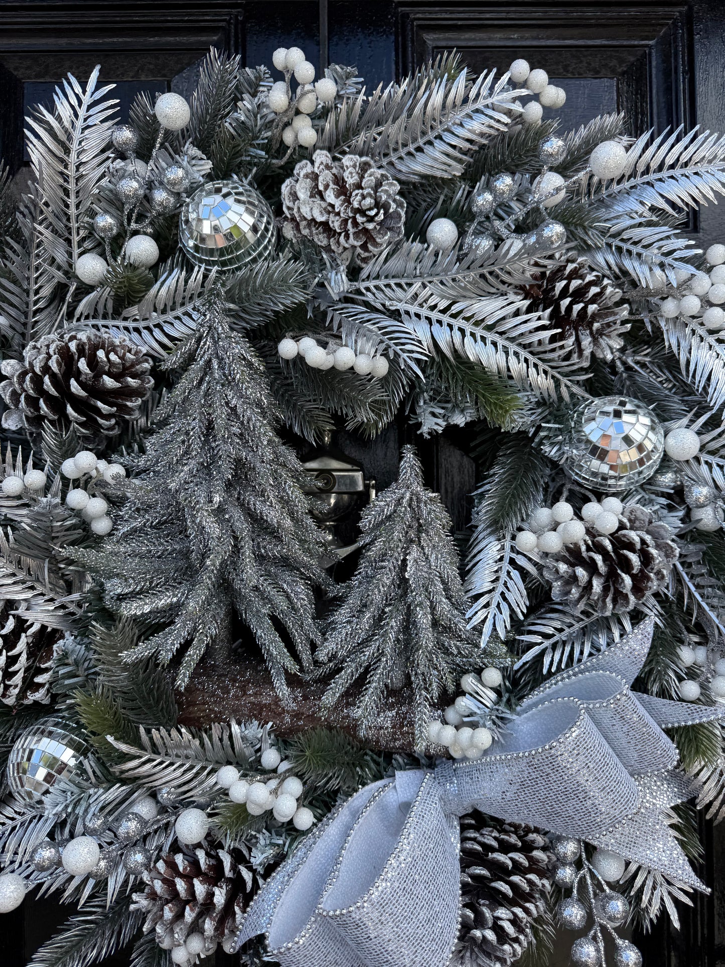 65cm DELUXE WINTER WONDERLAND FROSTED SILVER TREE MIRROR BALL WREATH - IMMEDIATE DESPATCH
