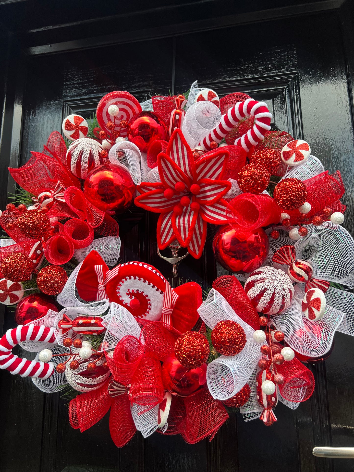 65cm FULL DELUXE WREATH MESH RED WHITE CANDY - DESPATCH END 1ST WEEK OF DECEMBER