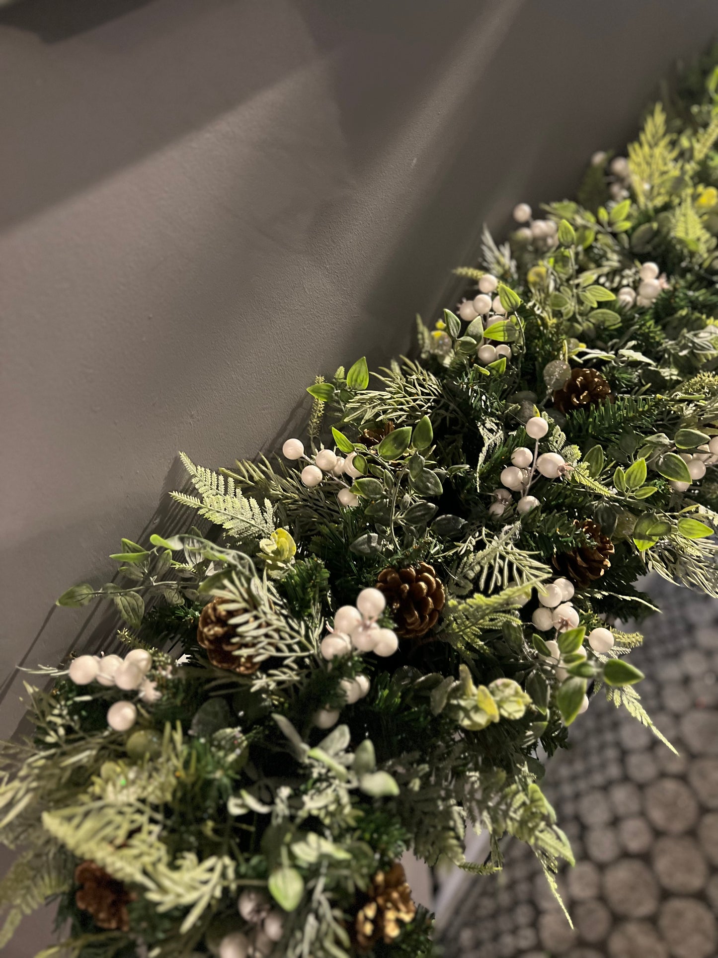 DELUXE 1.25m FULL FOLIAGE BERRY GARLAND