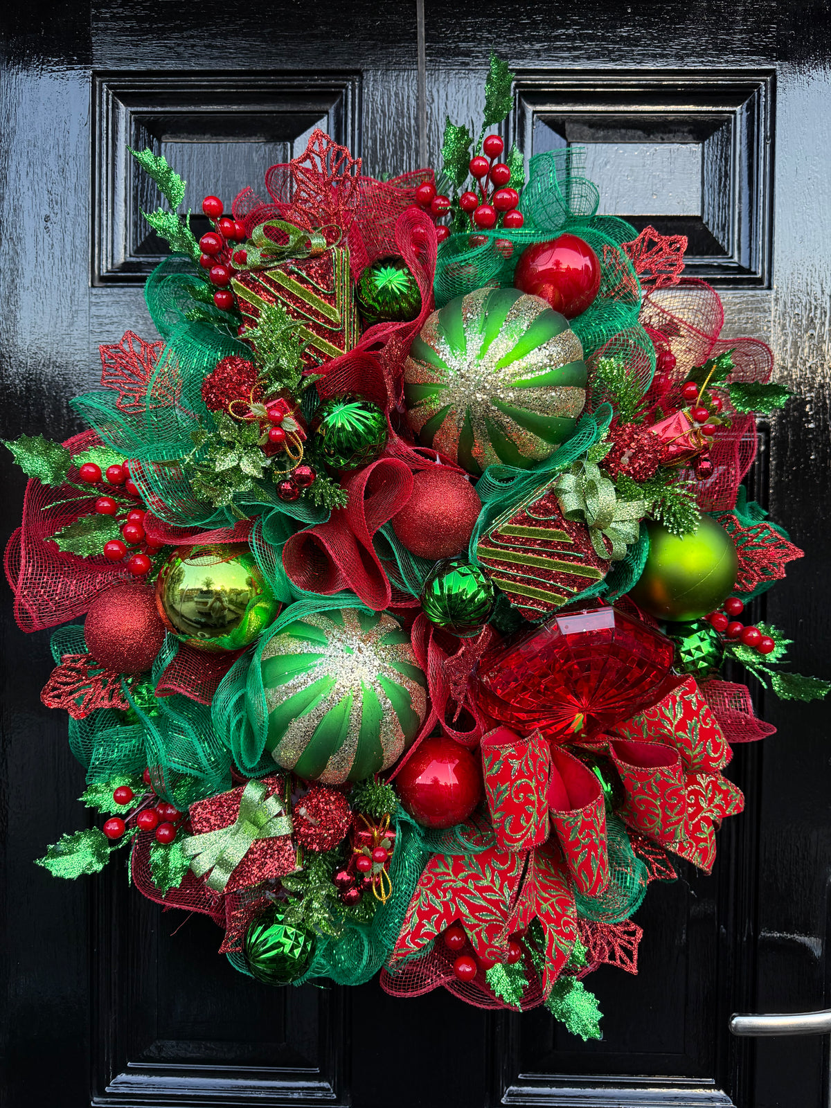 55cm TRADITIONAL SPARKLE JEWEL BAUBLE WREATH