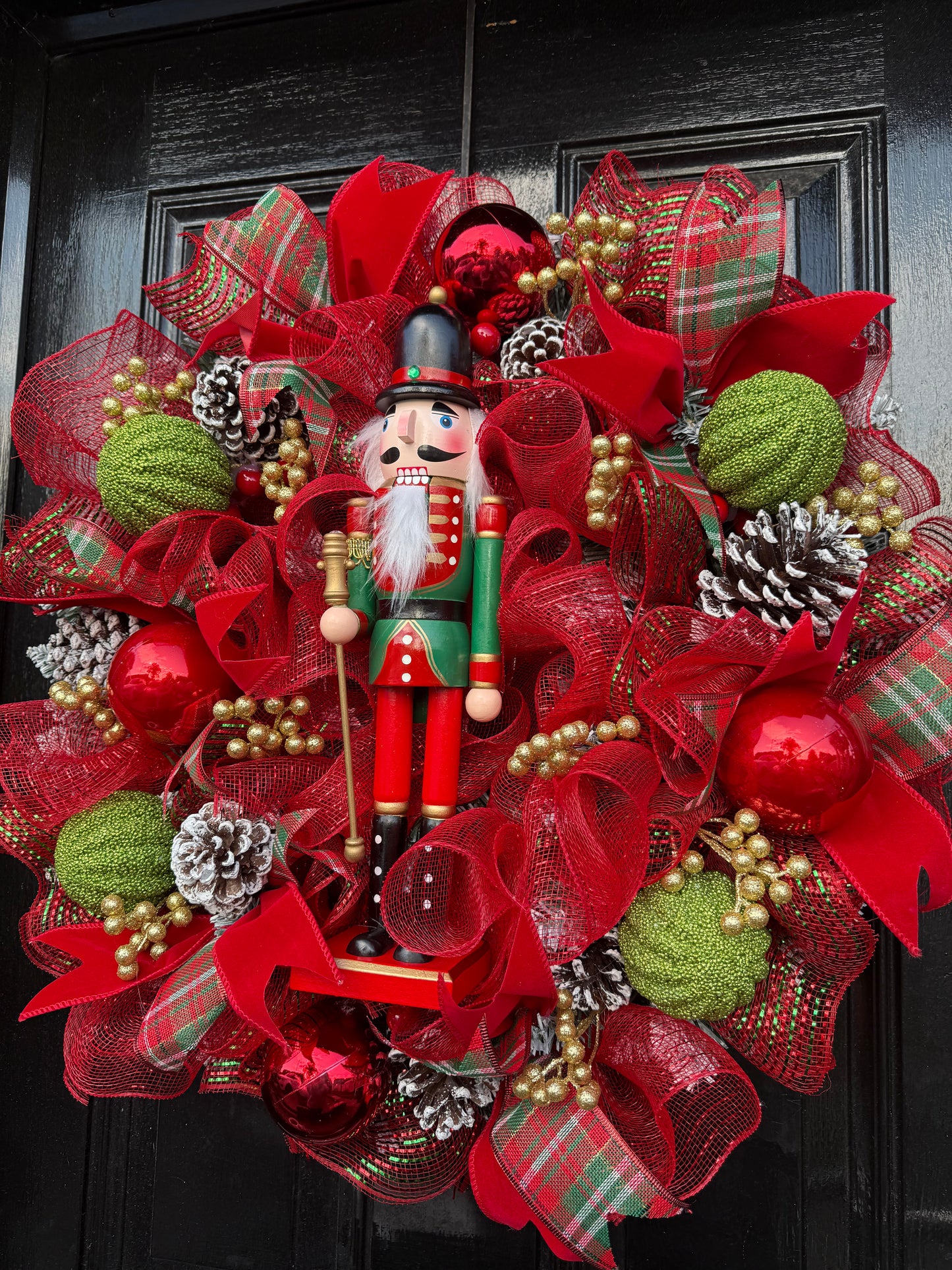 65cm TRADITIONAL MESH NUTCRACKER MIXED WREATH - IMMEDIATE DESPATCH