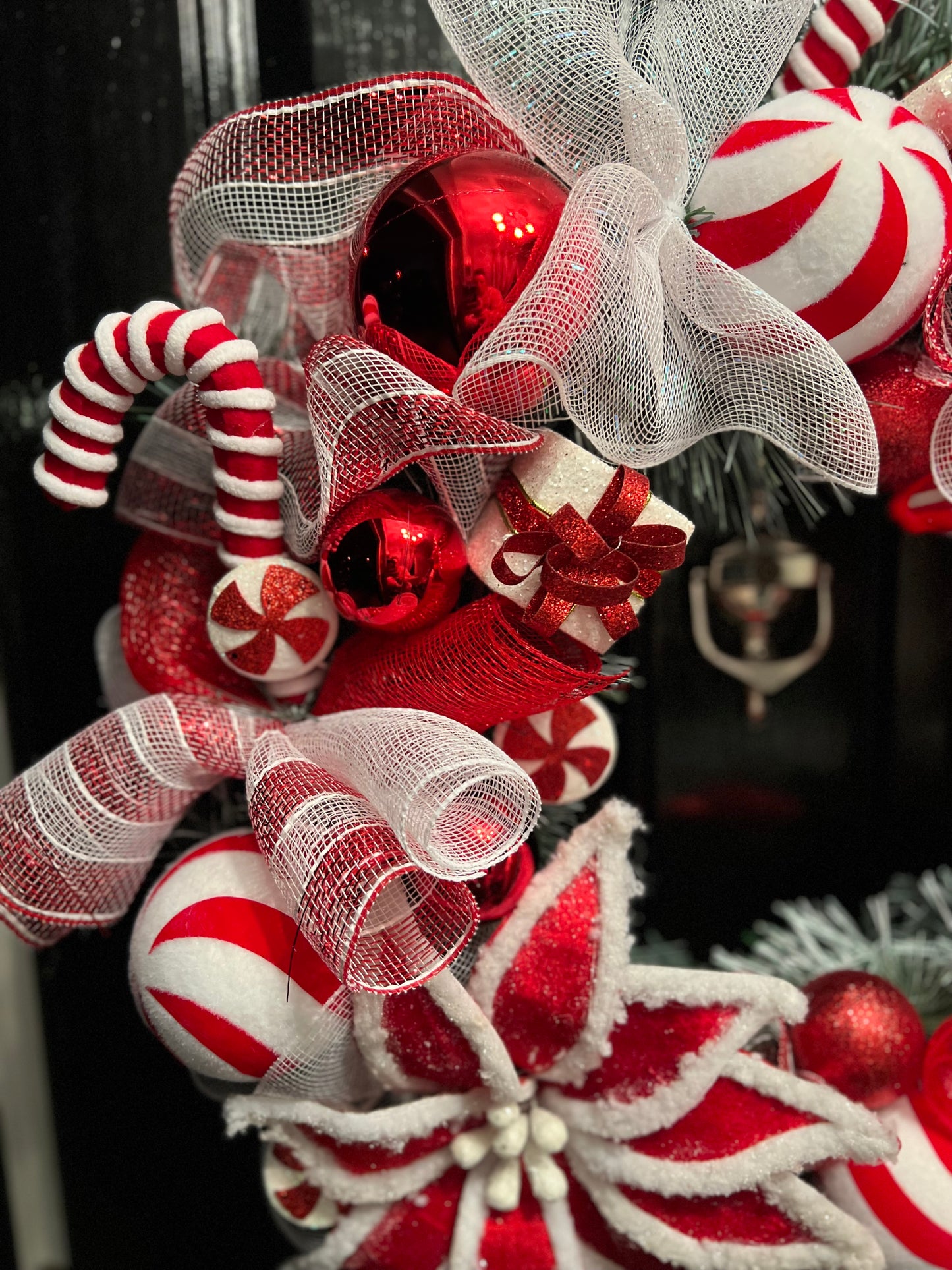 65cm DELUXE WREATH MESH RED WHITE CANDY - PRE ORDER TO BE DESPATCHED *** EARLY DECEMBER***